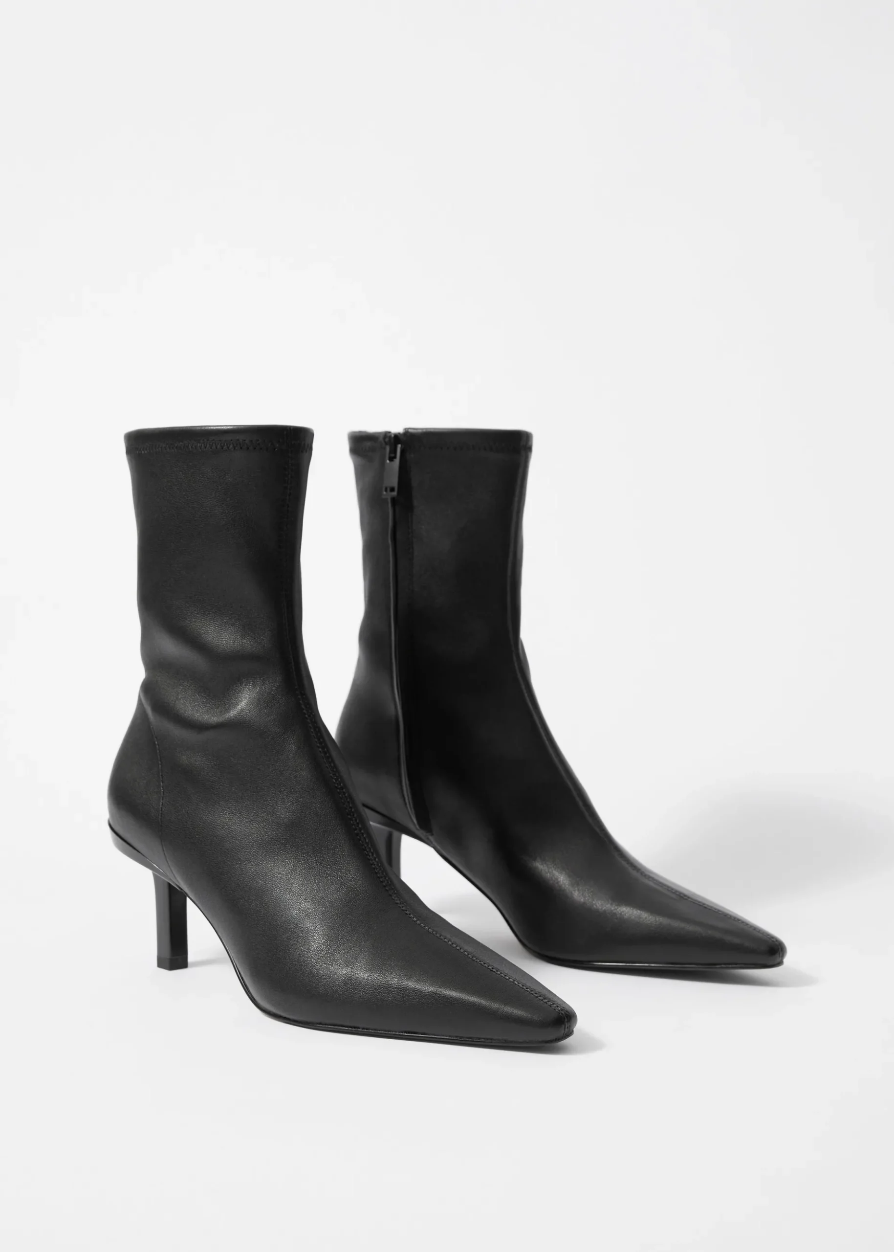 & Other Stories Ankle Boots aus Leder mit Stretch-Anteil