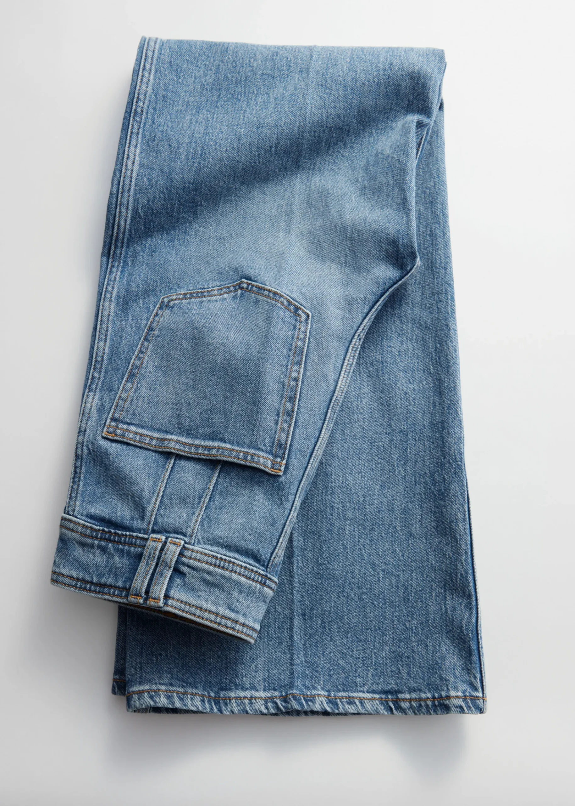 & Other Stories Ausgestellte Jeans mit Bügelfalten
