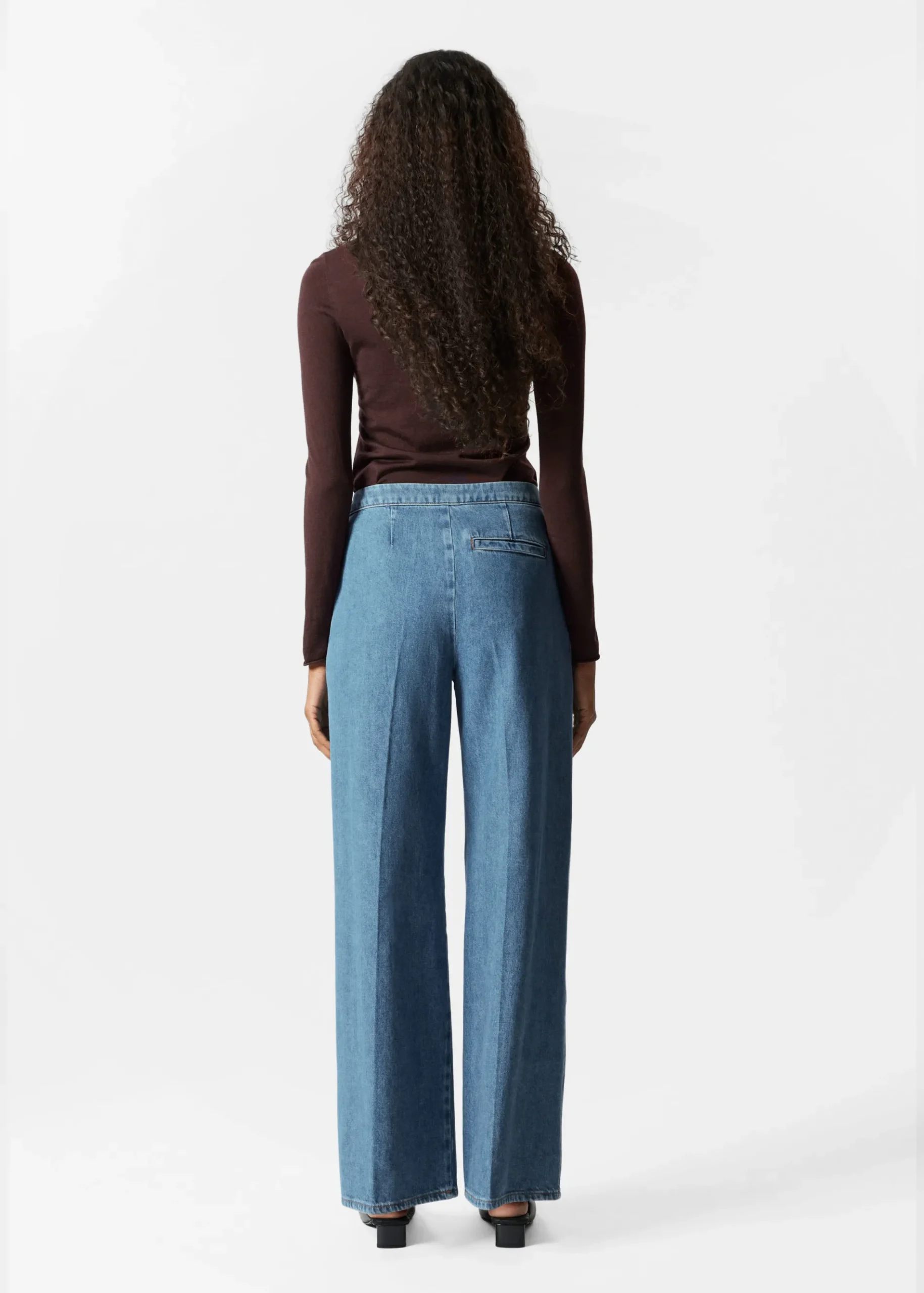 & Other Stories Ausgestellte Jeans mit Falten