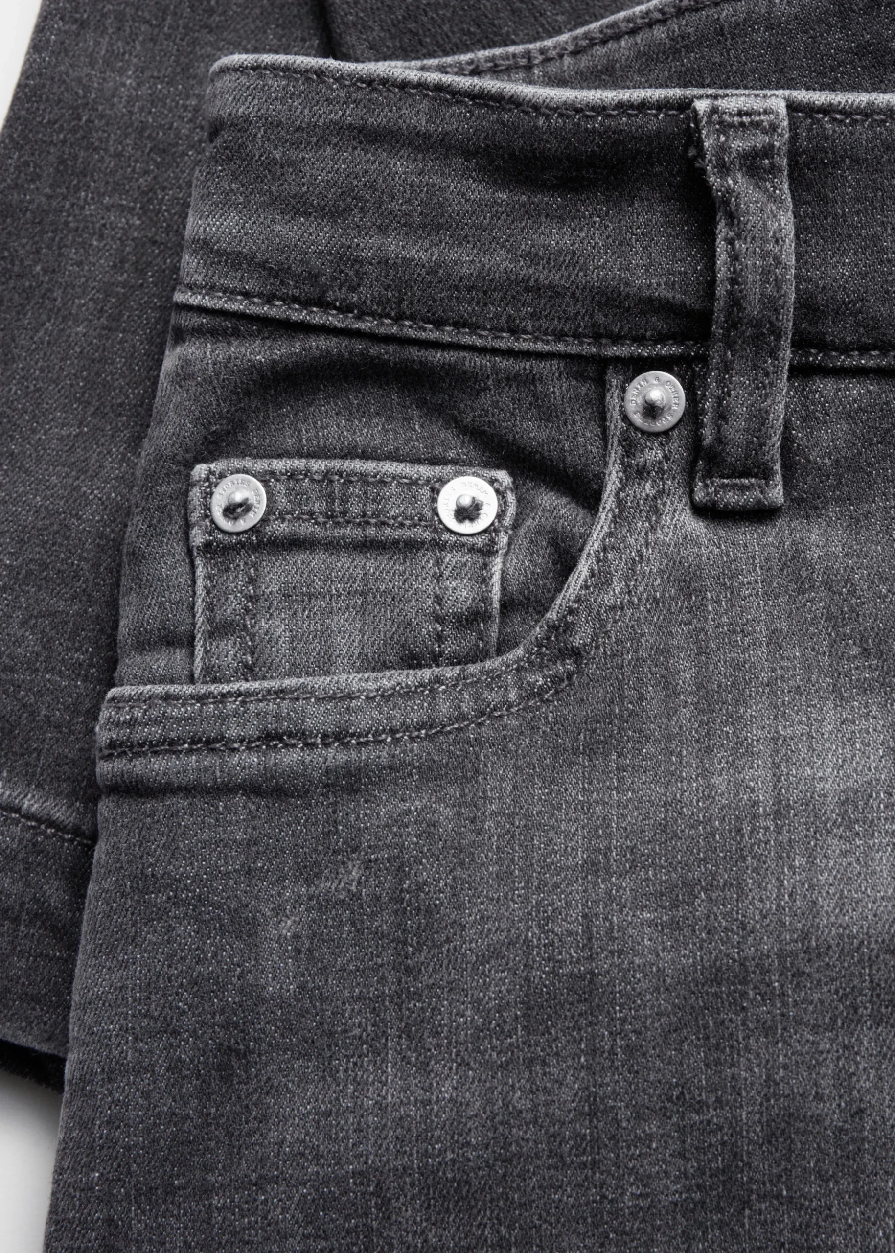 & Other Stories Ausgestellte Jeans mit hohem Bund