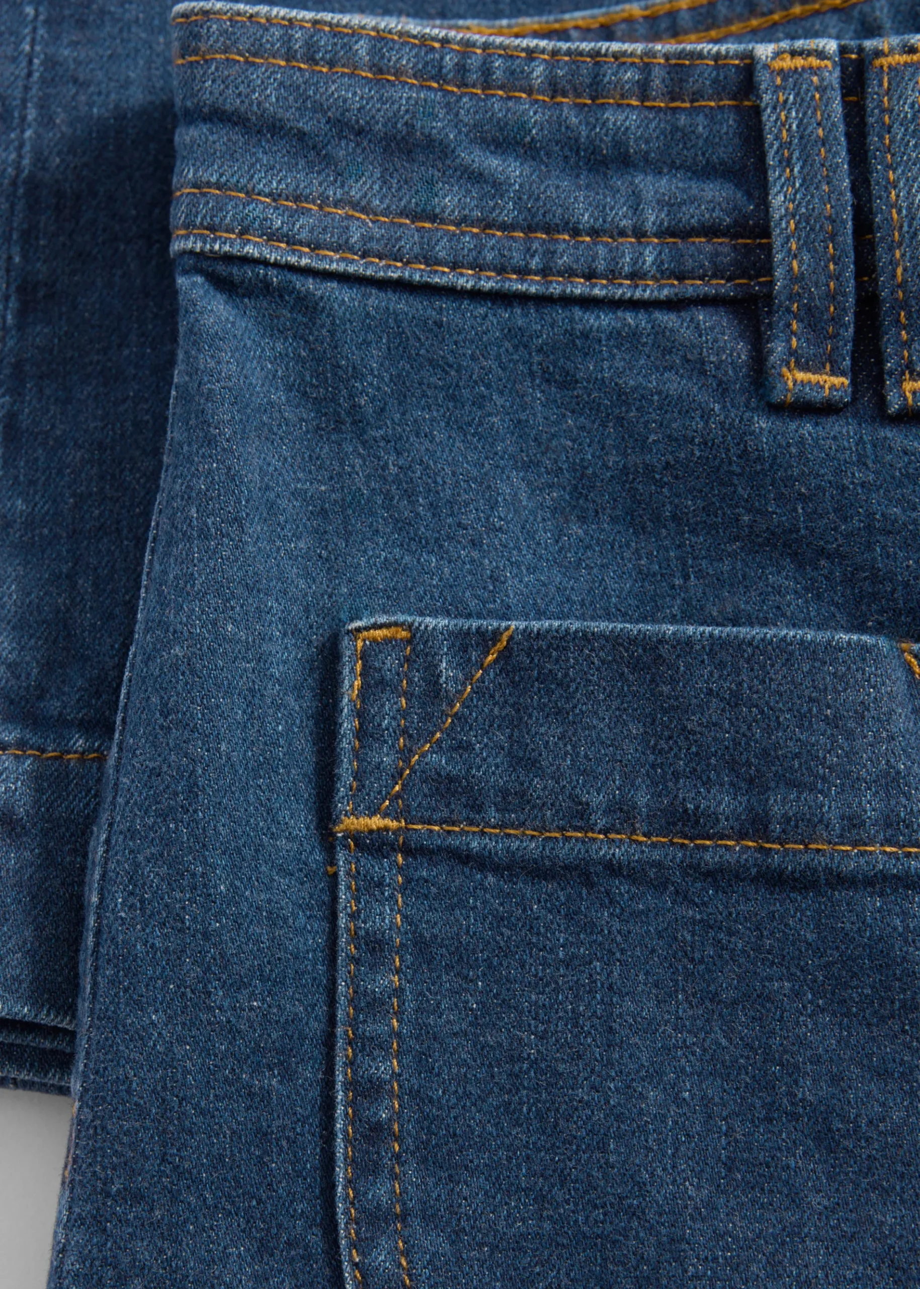 & Other Stories Ausgestellte Jeans mit hohem Bund