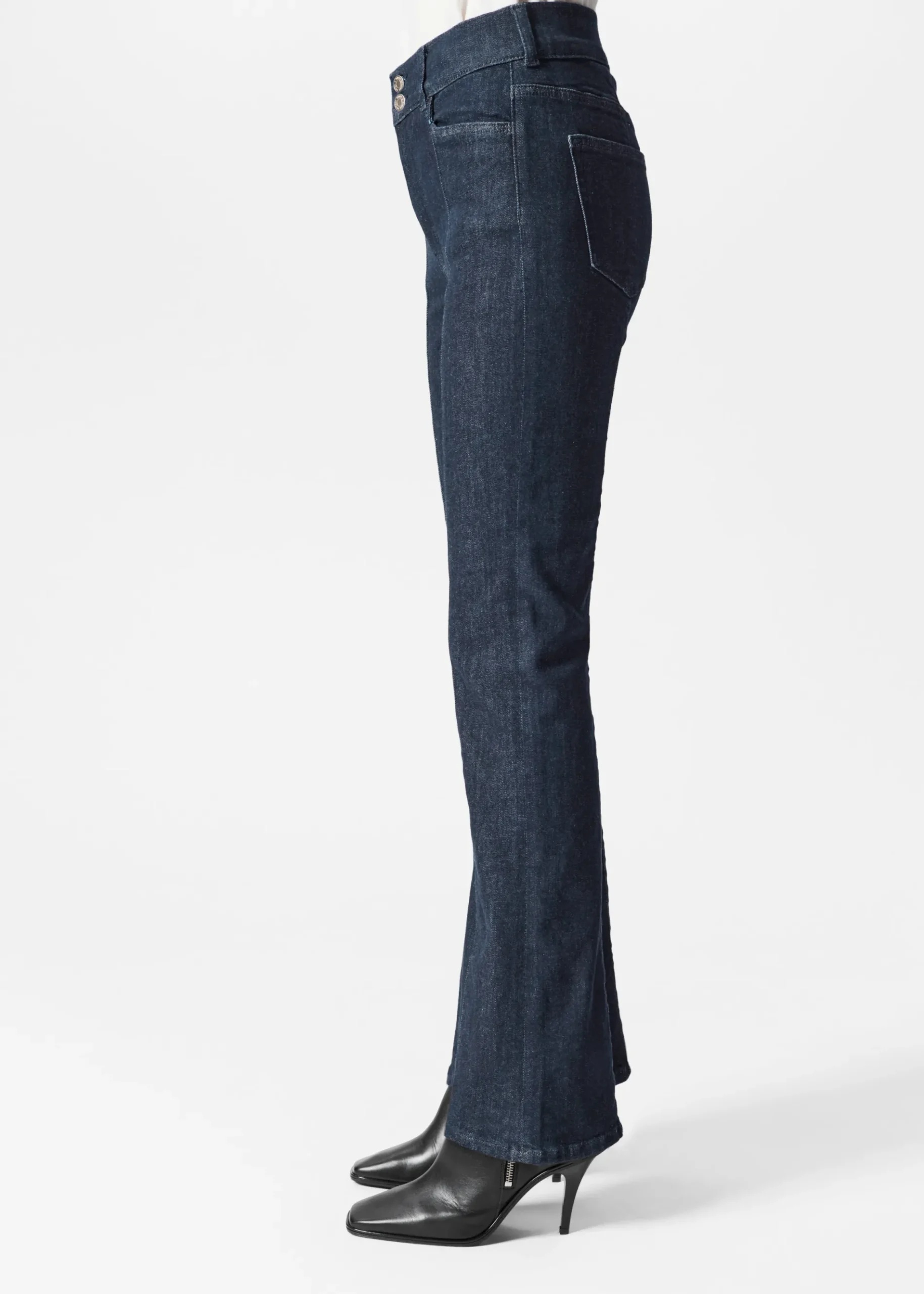 & Other Stories Ausgestellte Jeans mit schmaler Passform