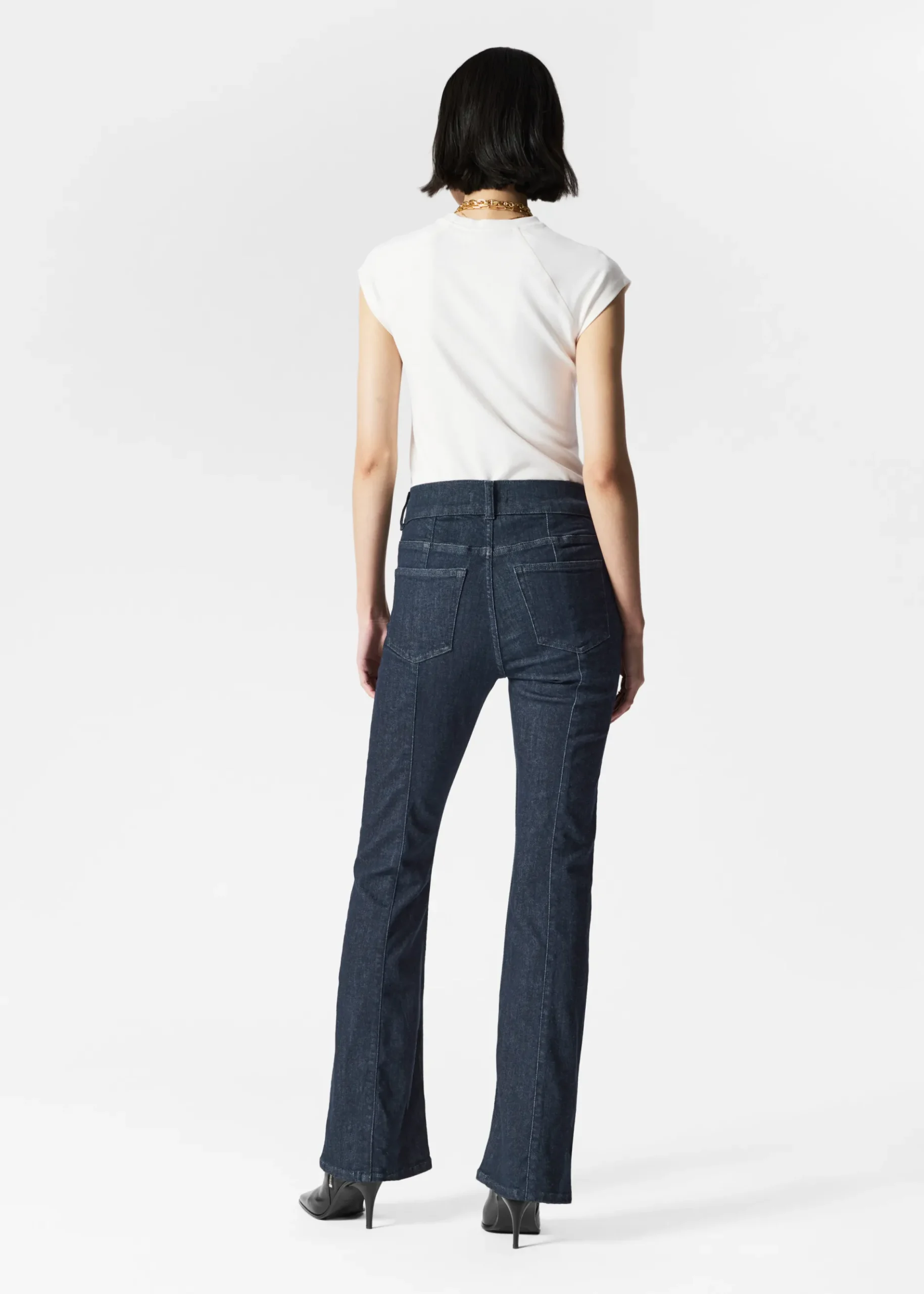 & Other Stories Ausgestellte Jeans mit schmaler Passform
