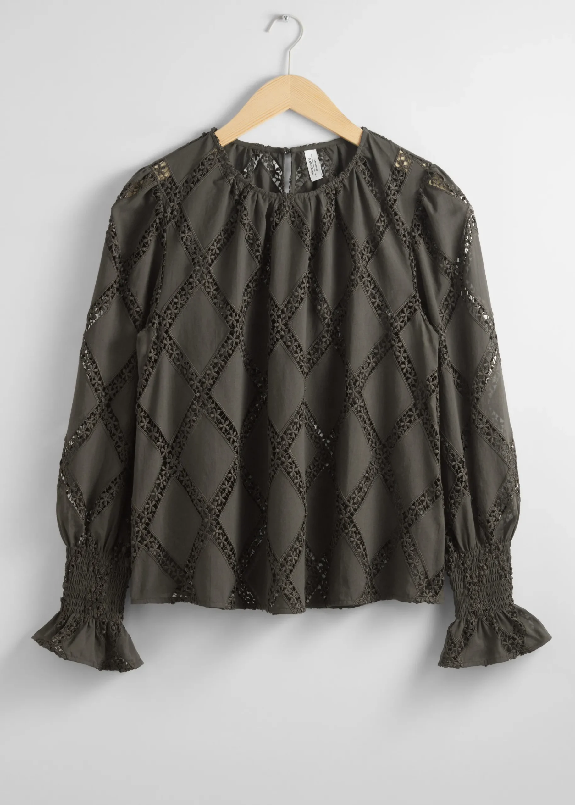 & Other Stories Bestickte Bluse mit gerafften Bündchen