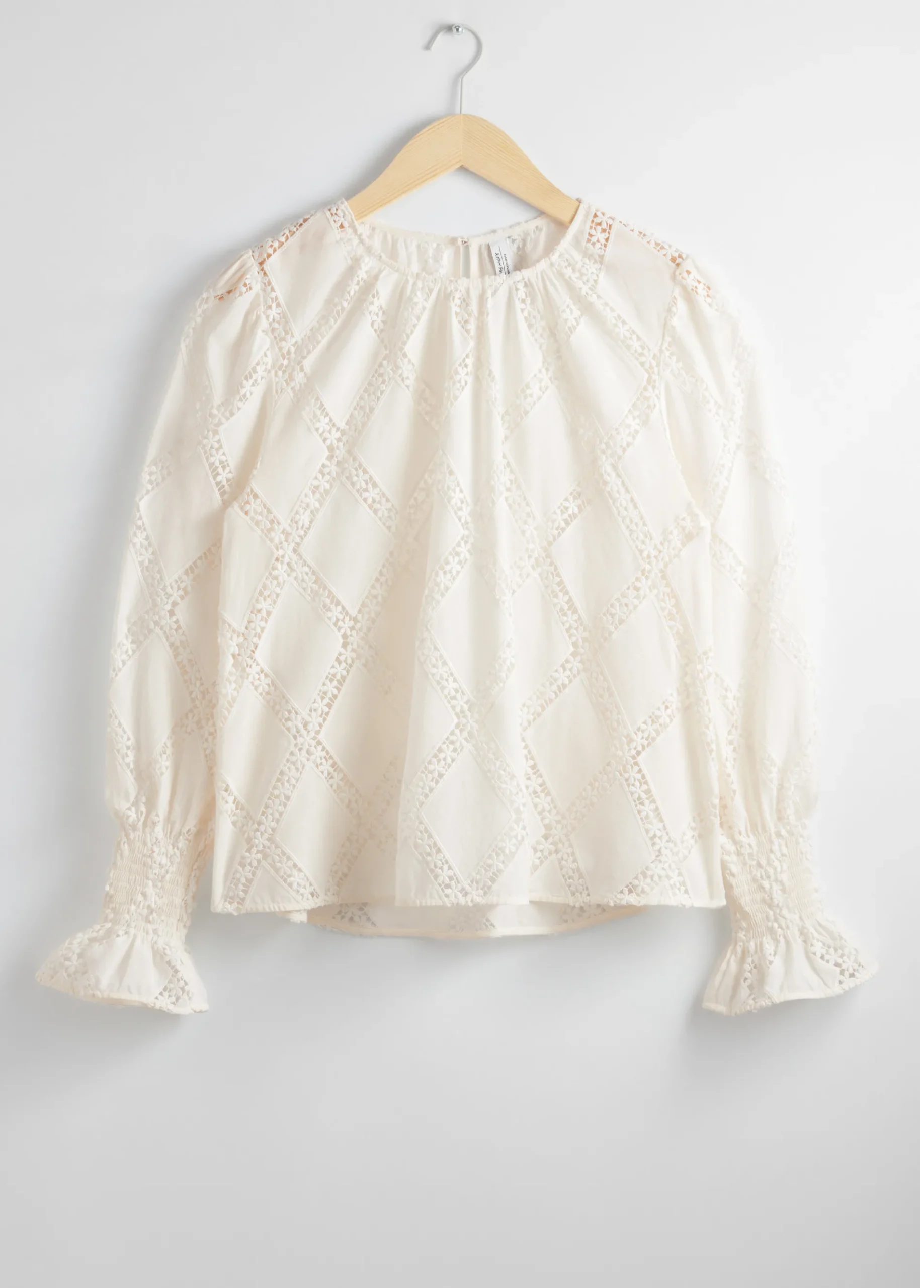 & Other Stories Bestickte Bluse mit gerafften Bündchen