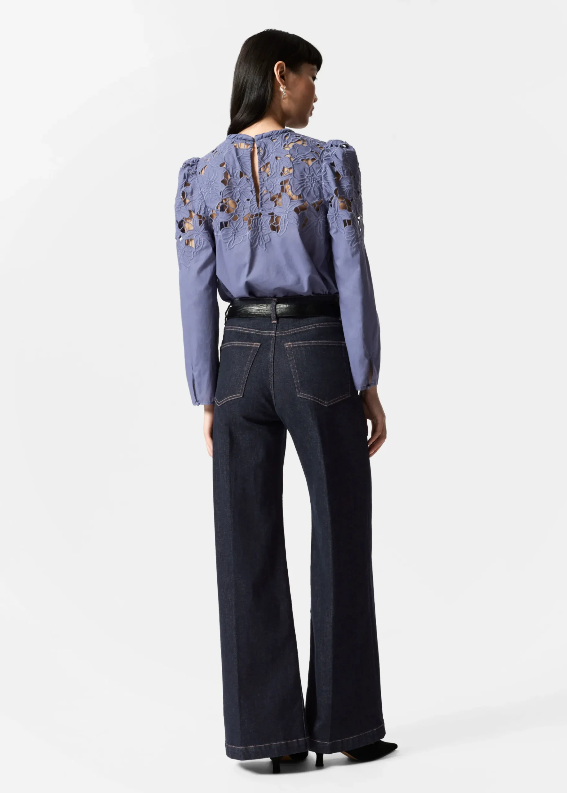 & Other Stories Bestickte Bluse mit Puffärmeln