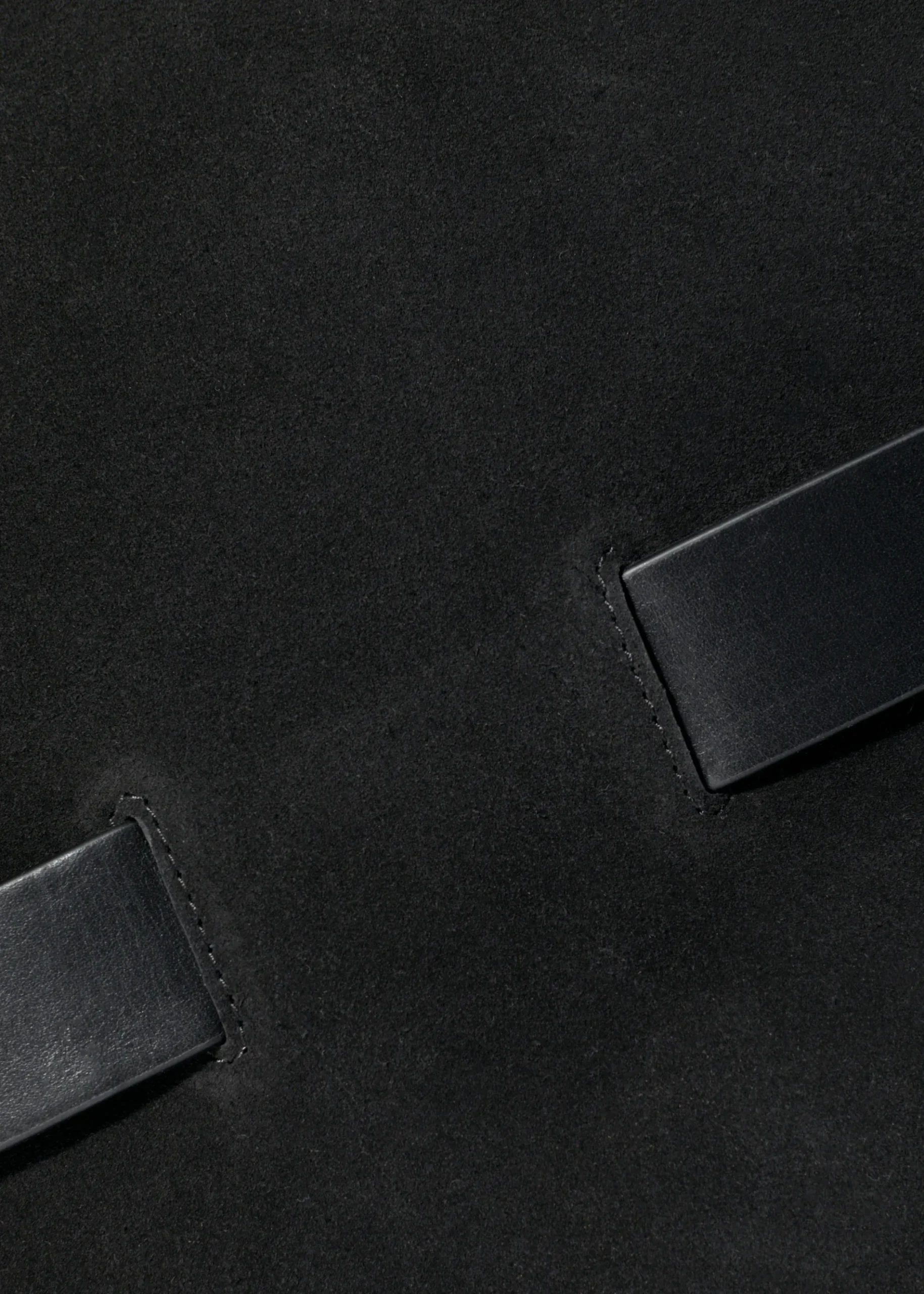 & Other Stories Beuteltasche aus Veloursleder
