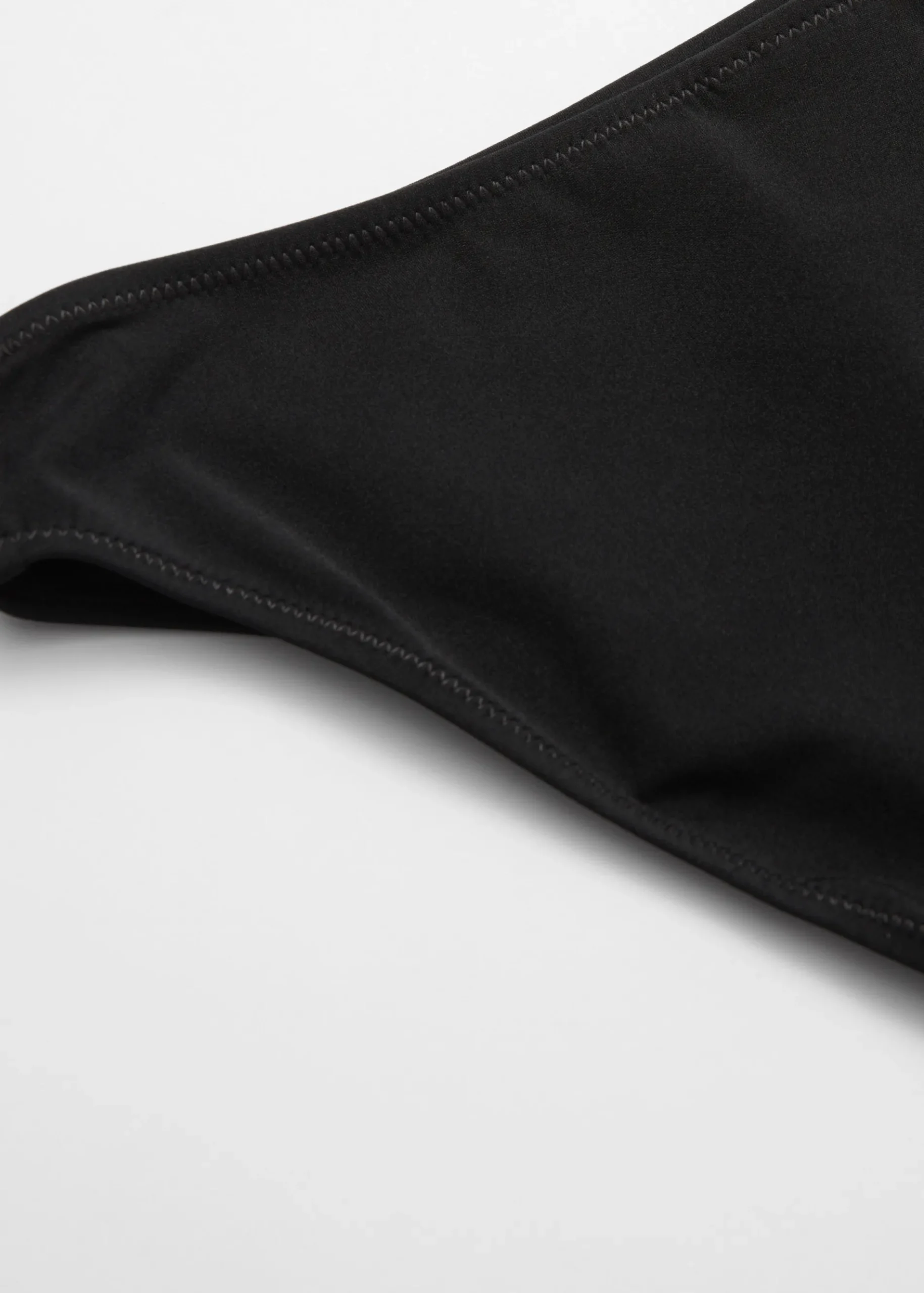 & Other Stories Bikinihose mit hohem Beinausschnitt