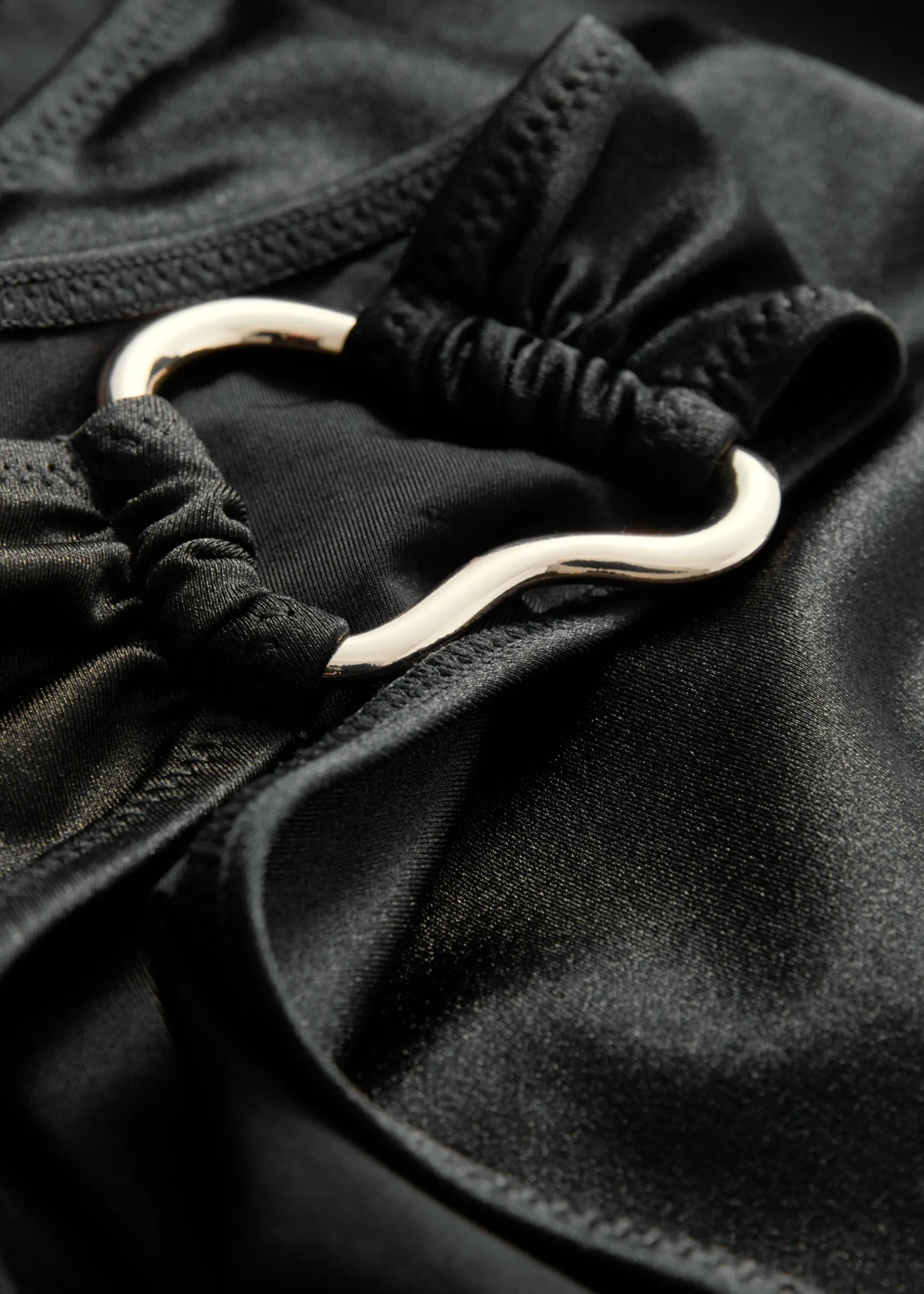 & Other Stories Bikinihose mit Schnalle