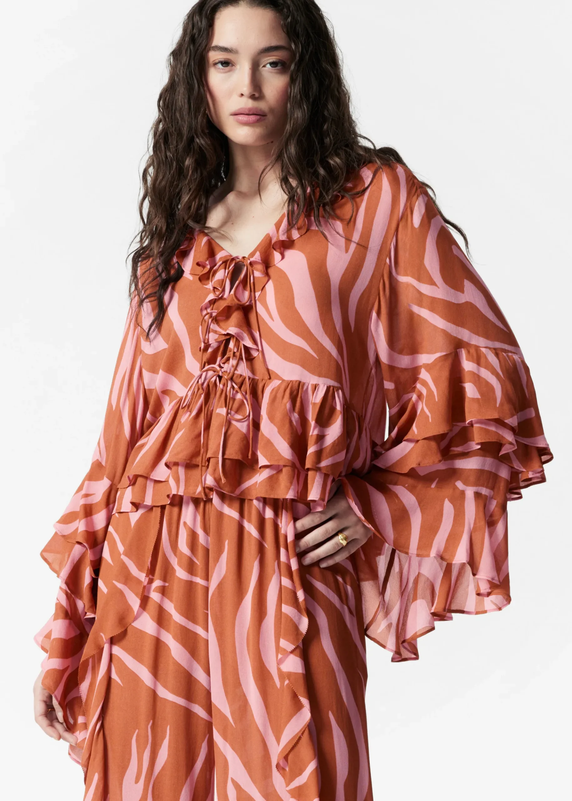 & Other Stories Bluse mit Rüschen