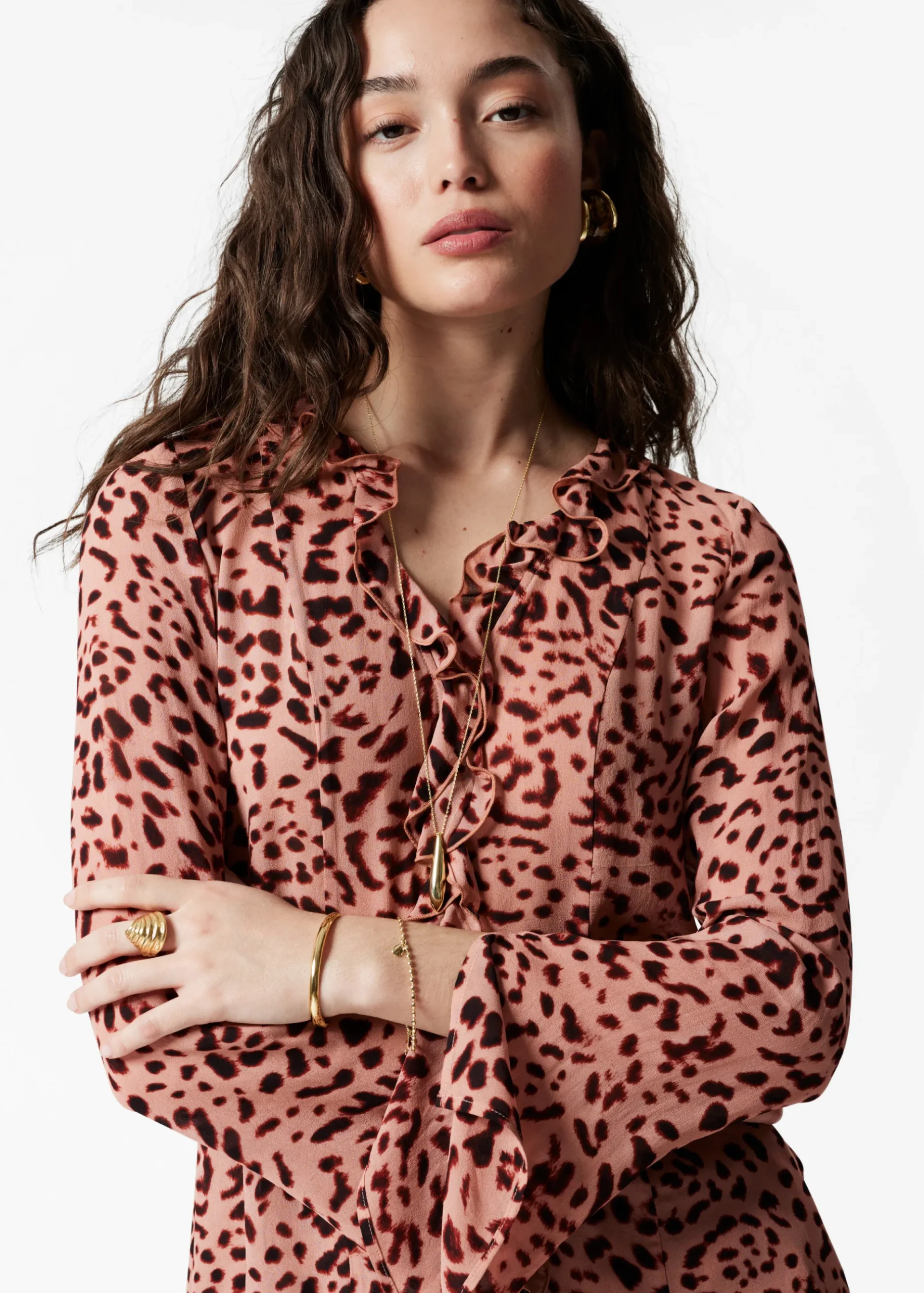 & Other Stories Bluse mit Rüschen und V-Ausschnitt