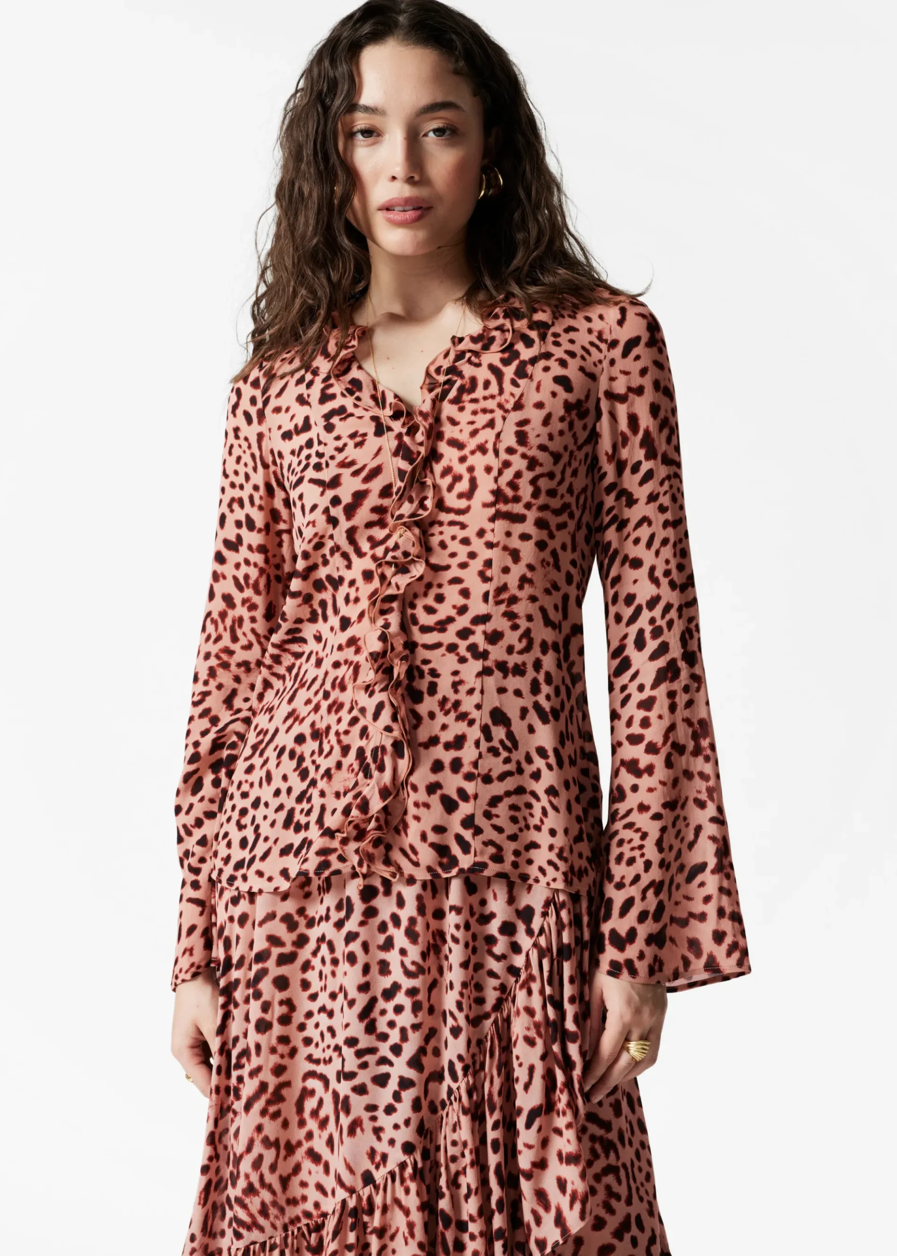& Other Stories Bluse mit Rüschen und V-Ausschnitt