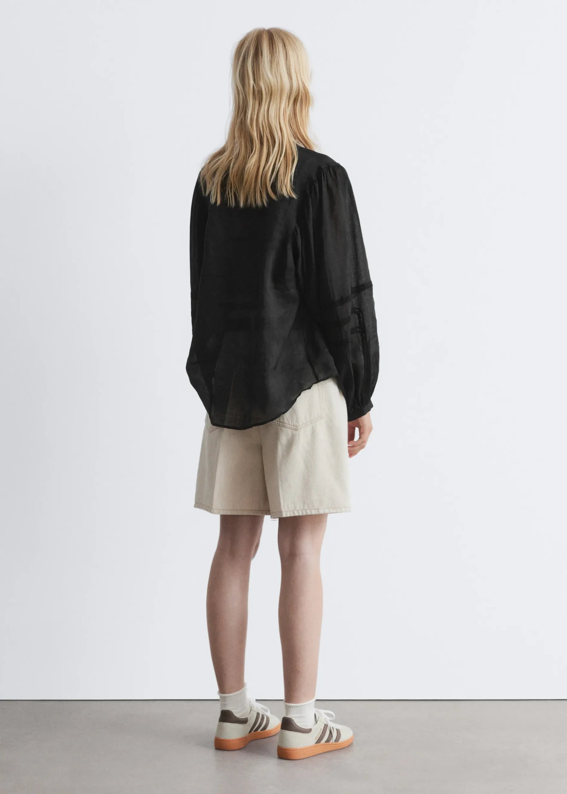 & Other Stories Bluse mit voluminösen Ärmeln