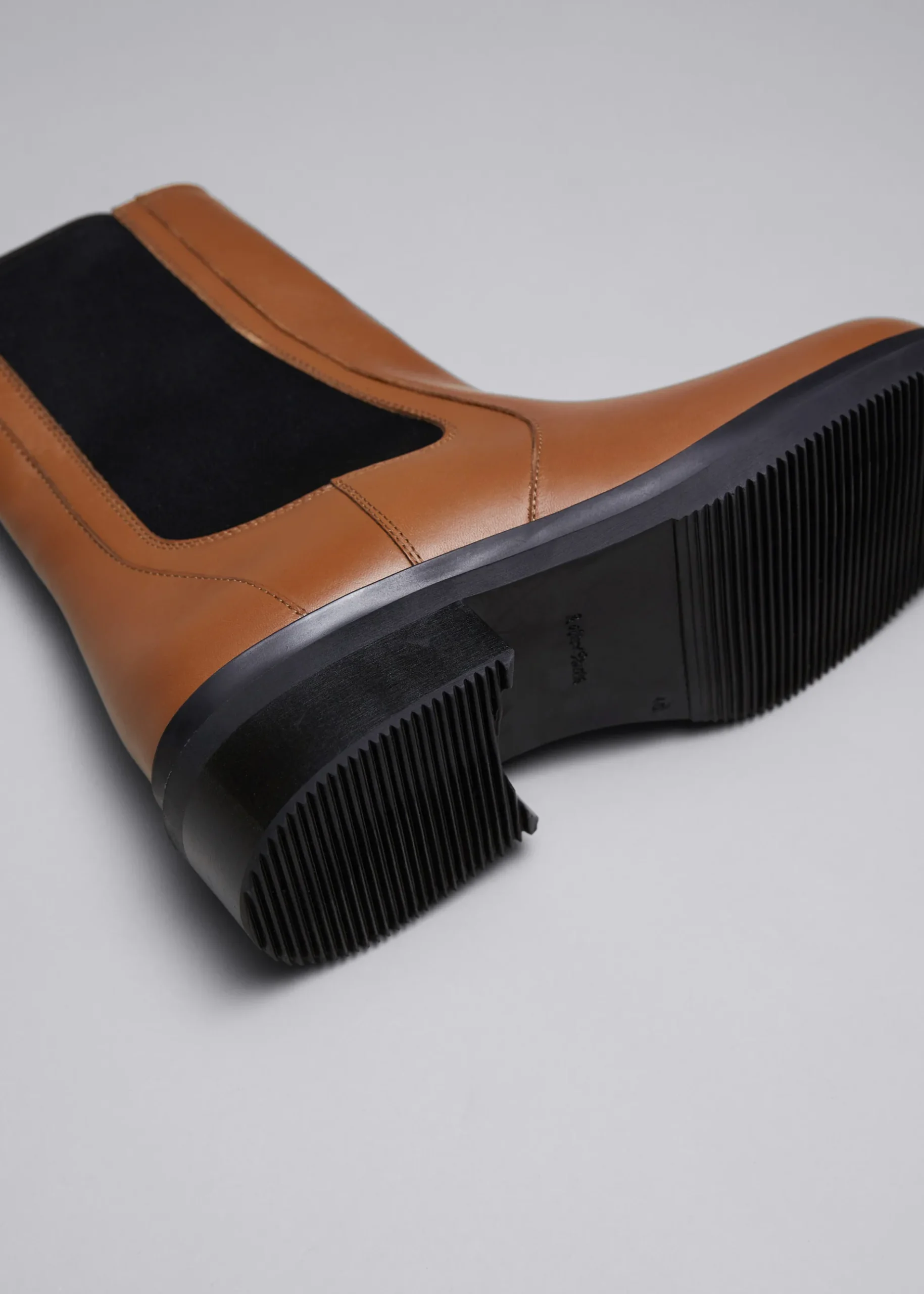 & Other Stories Chelsea Boots aus Leder