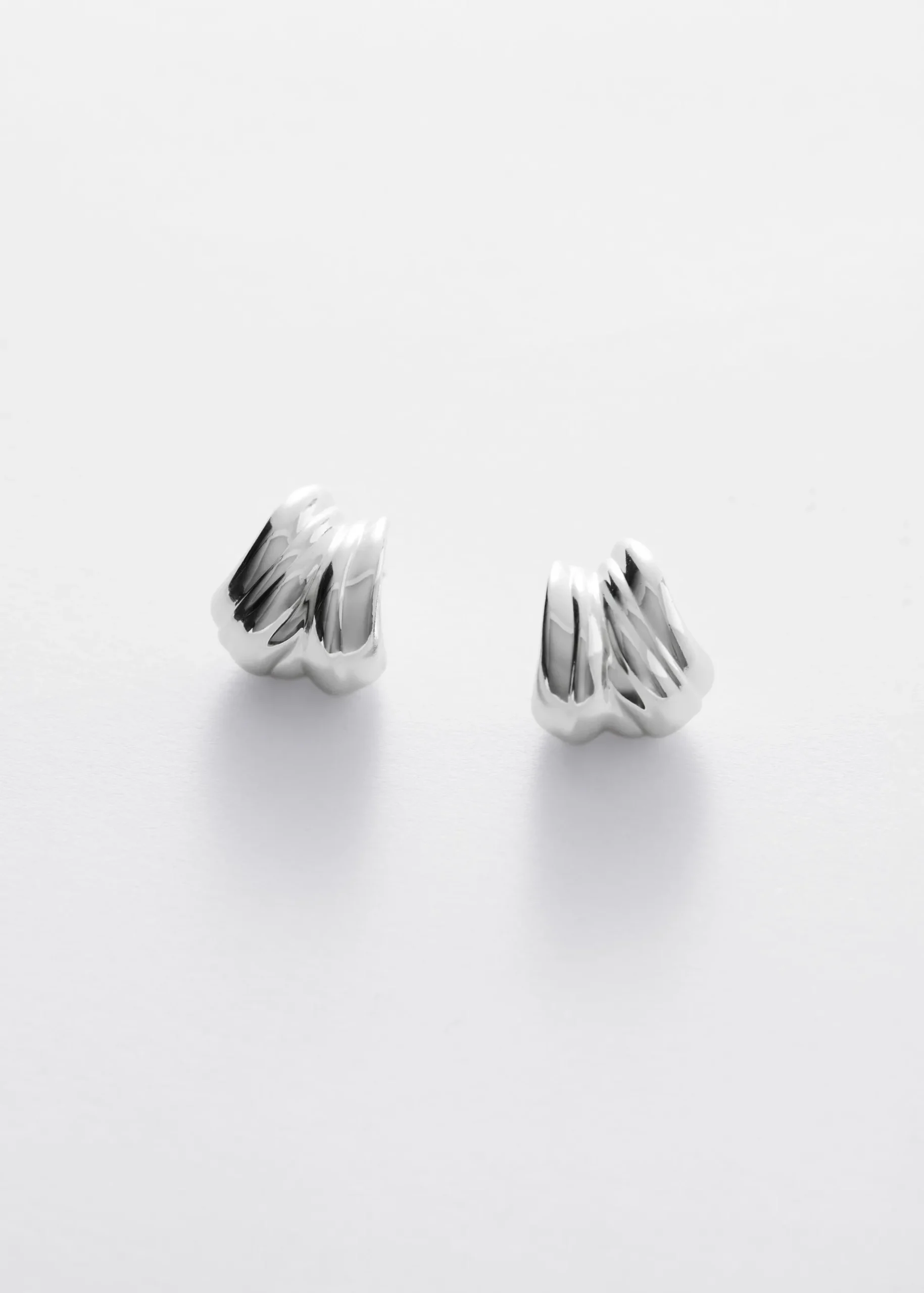 & Other Stories Creolen mit markant-skulpturaler Form