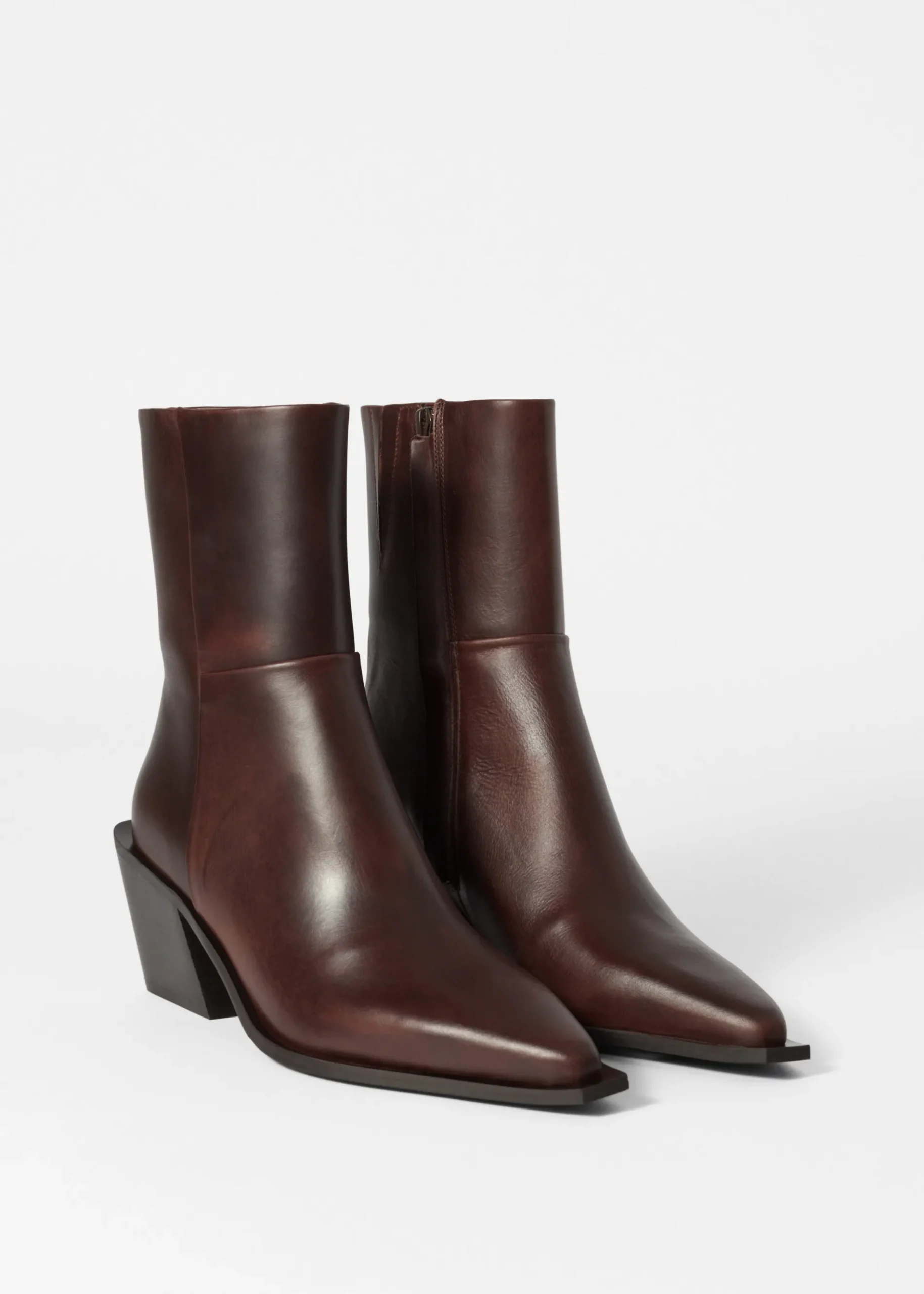 & Other Stories Elegante Cowboystiefeletten aus Leder