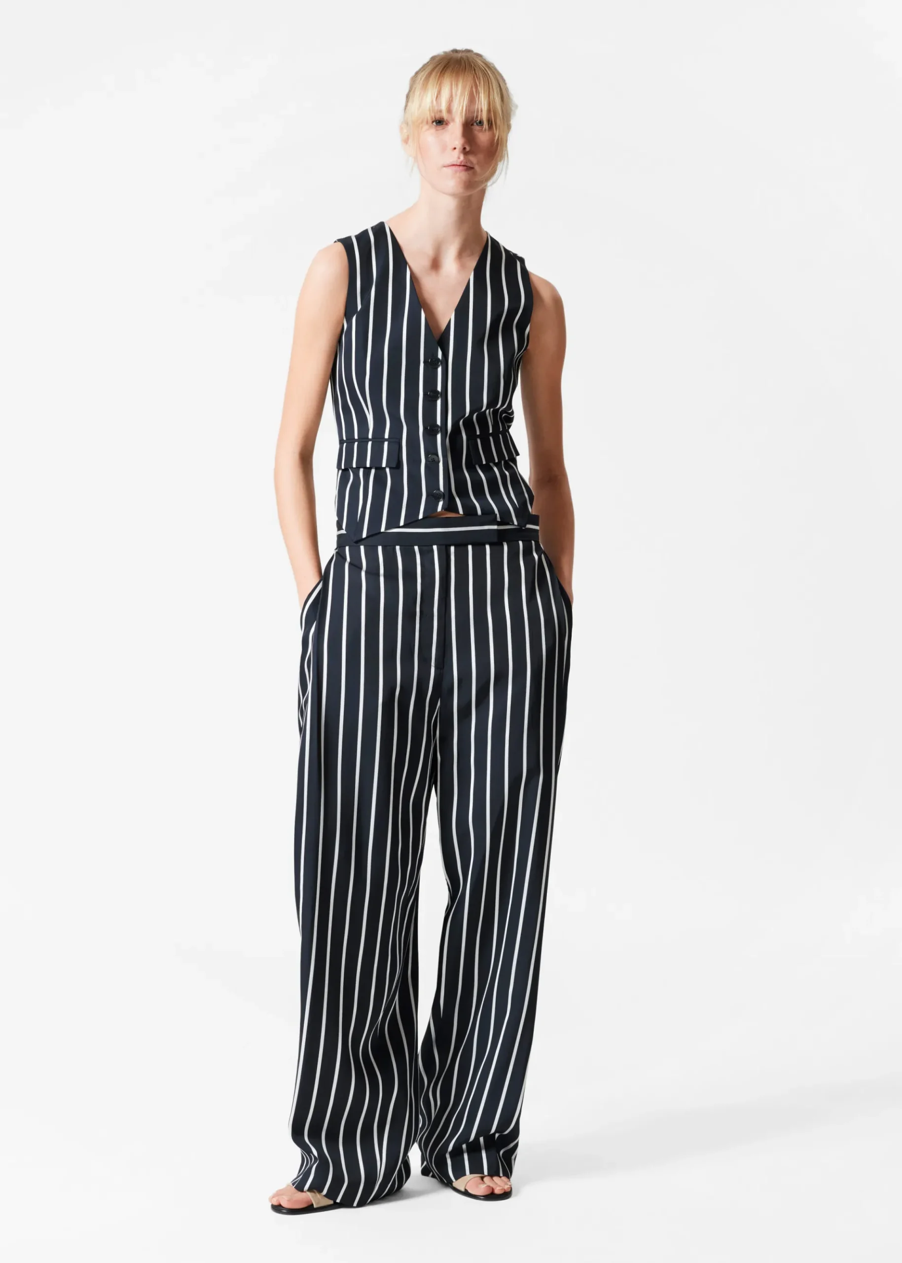& Other Stories Elegante Hose mit tiefen Bundfalten