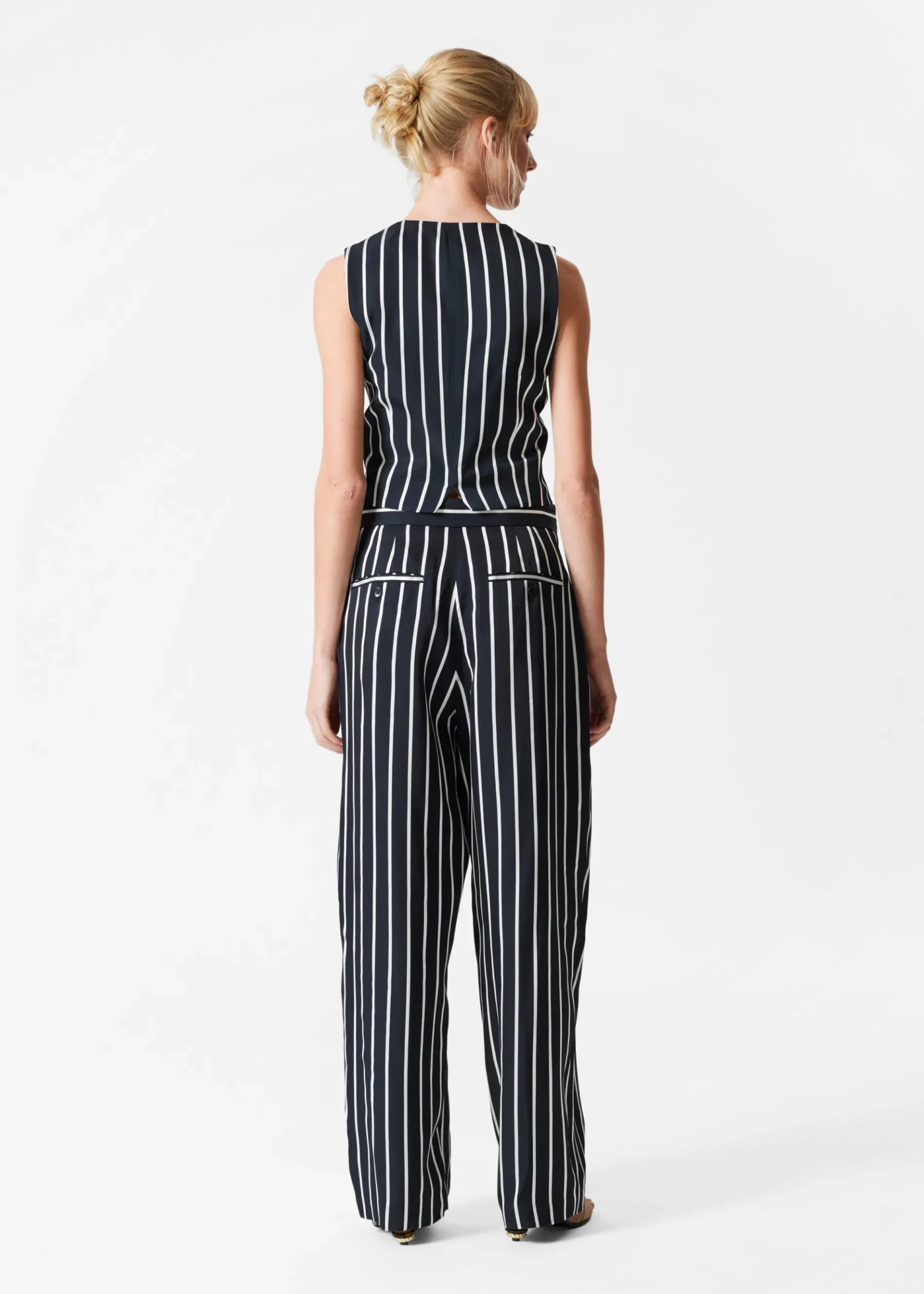 & Other Stories Elegante Hose mit tiefen Bundfalten
