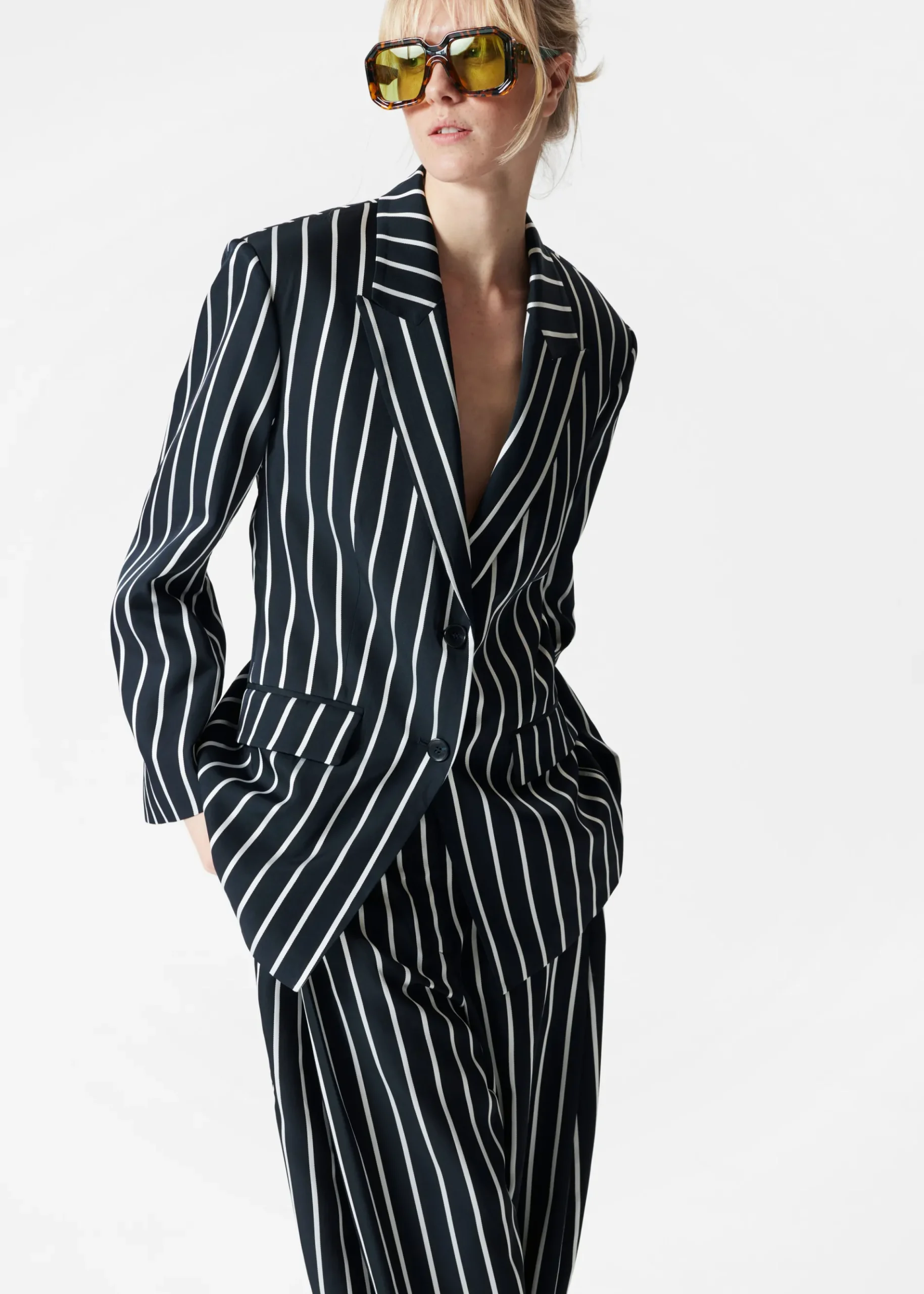 & Other Stories Eleganter Blazer mit breiten Schultern