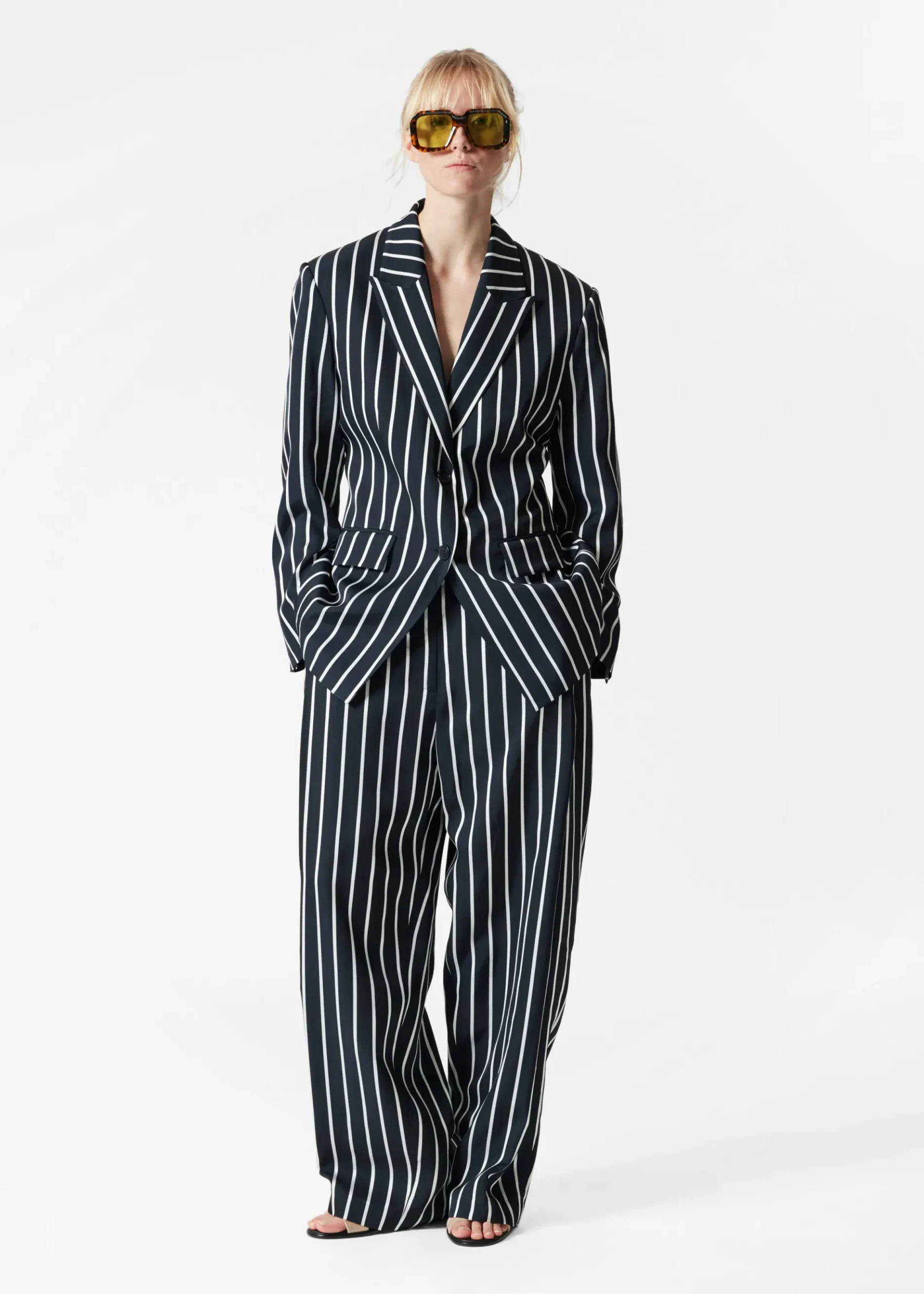 & Other Stories Eleganter Blazer mit breiten Schultern