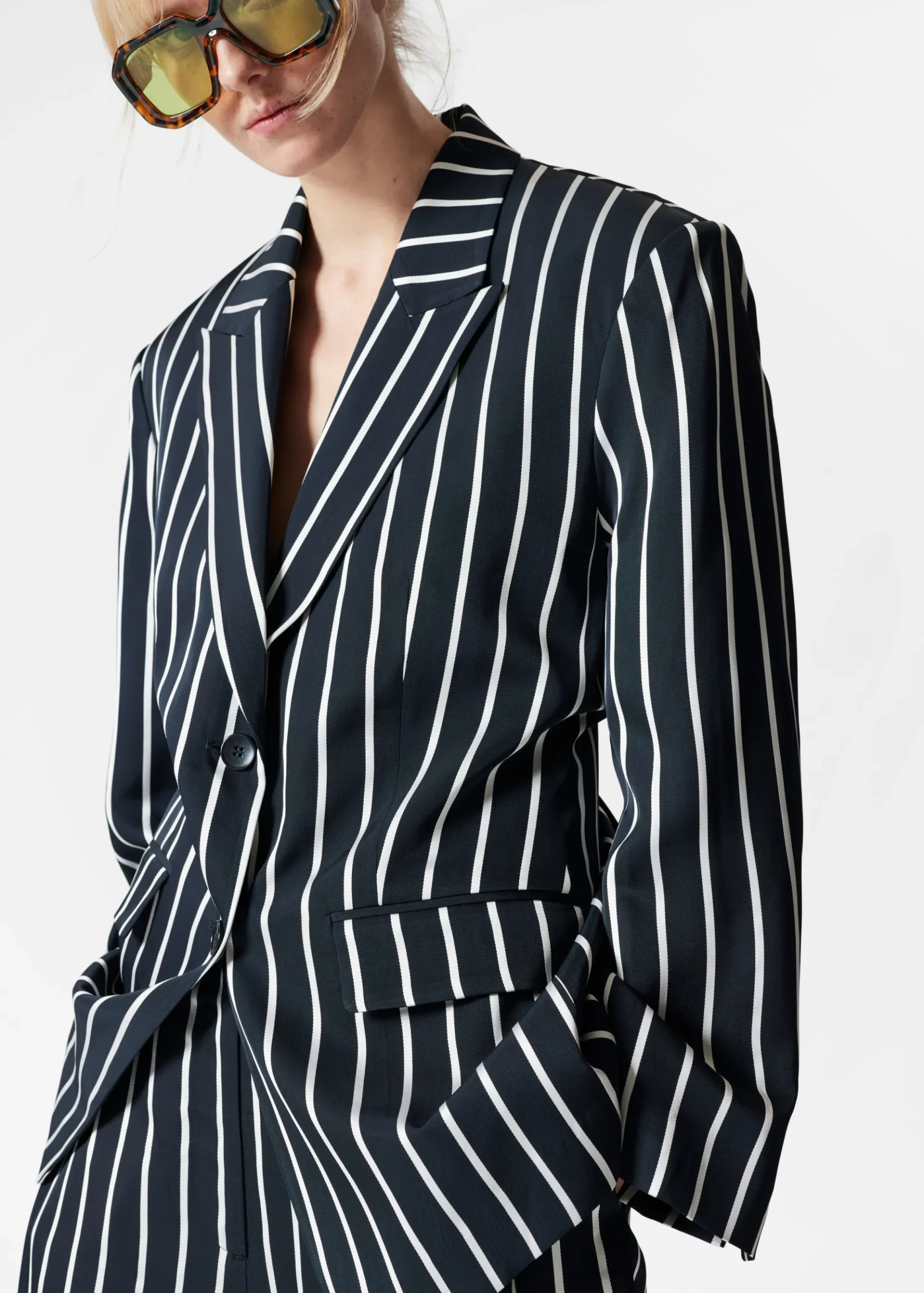 & Other Stories Eleganter Blazer mit breiten Schultern