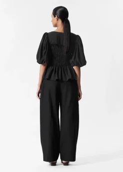 & Other Stories Gesmokte Bluse mit Puffärmeln