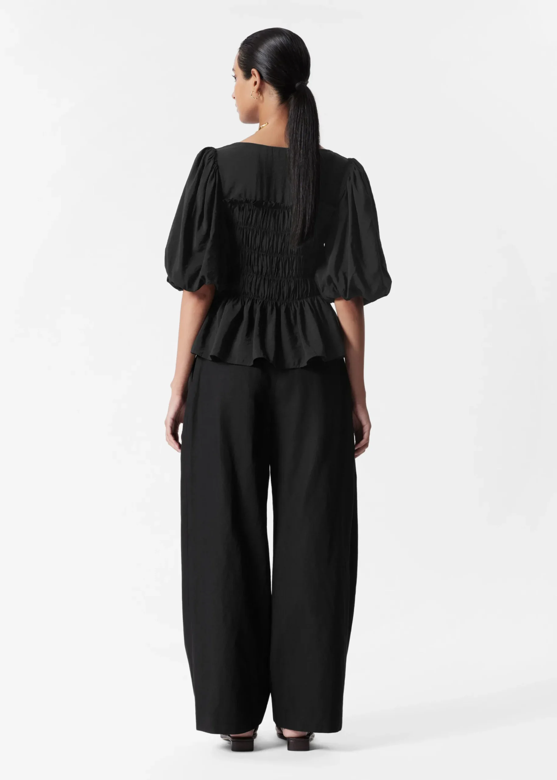 & Other Stories Gesmokte Bluse mit Puffärmeln