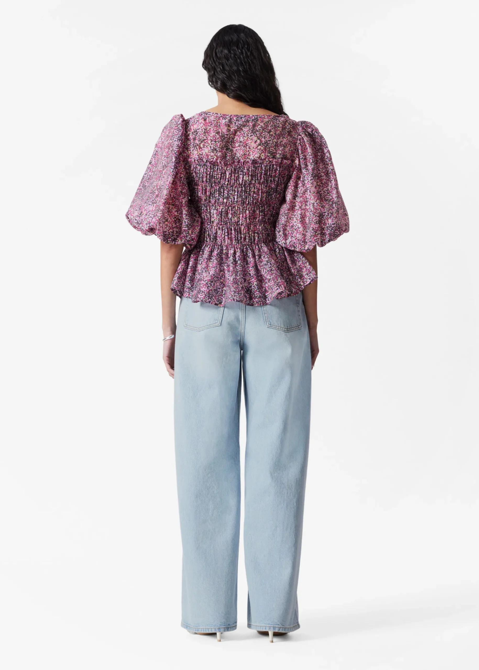 & Other Stories Gesmokte Bluse mit Puffärmeln