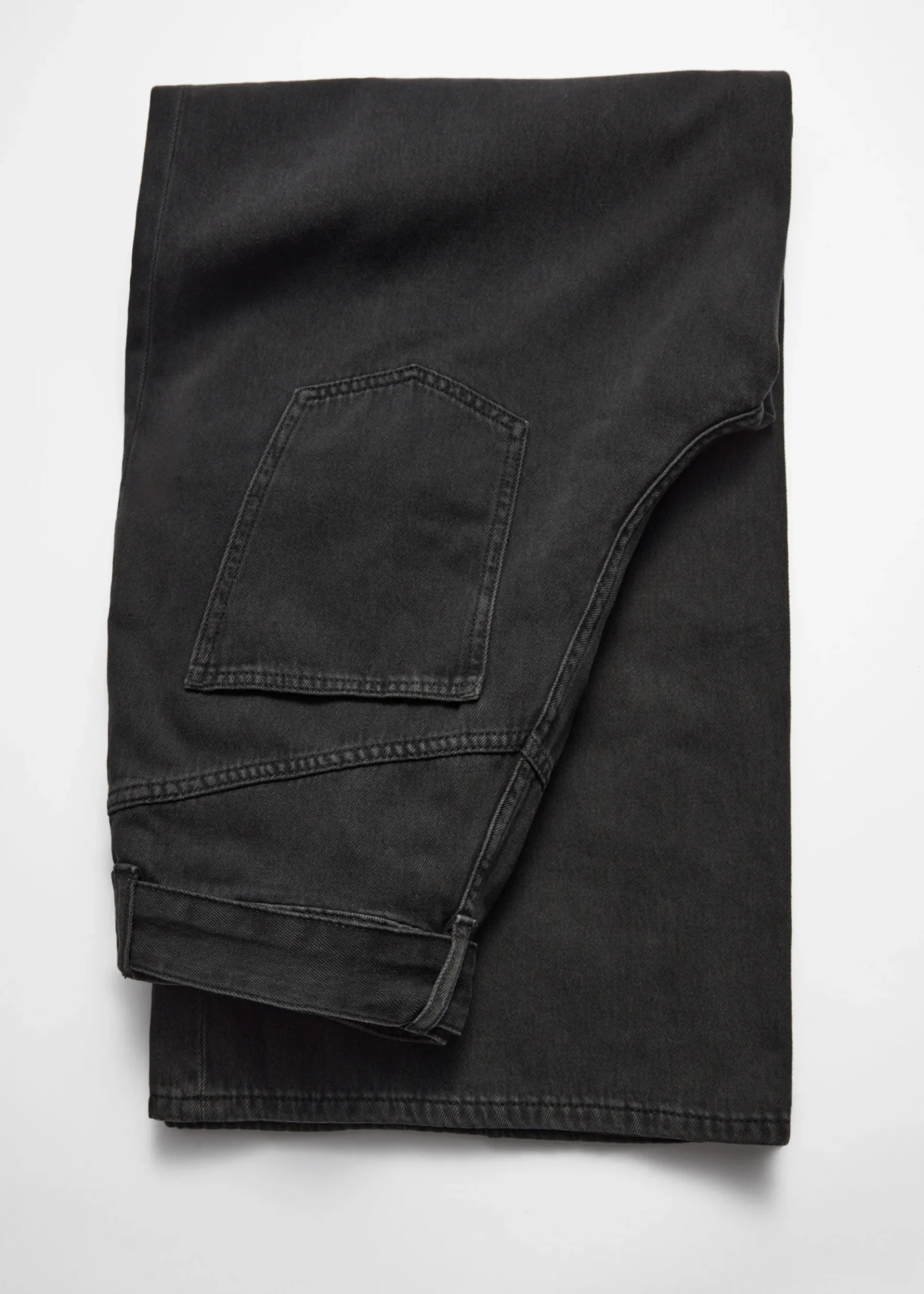 & Other Stories Jeans mit Faltendetail und Gürtel