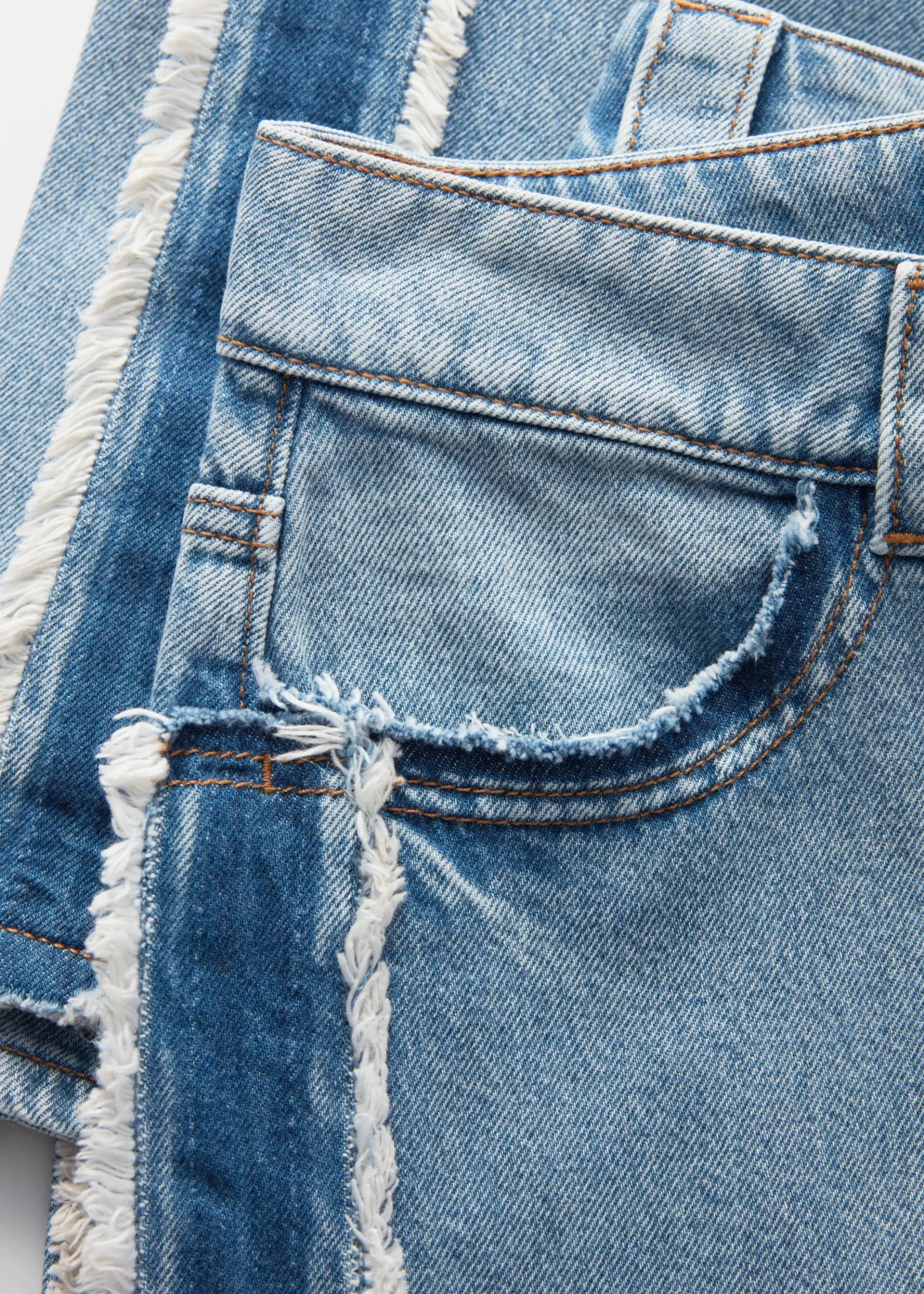 & Other Stories Jeans mit weitem Bein und Fransen