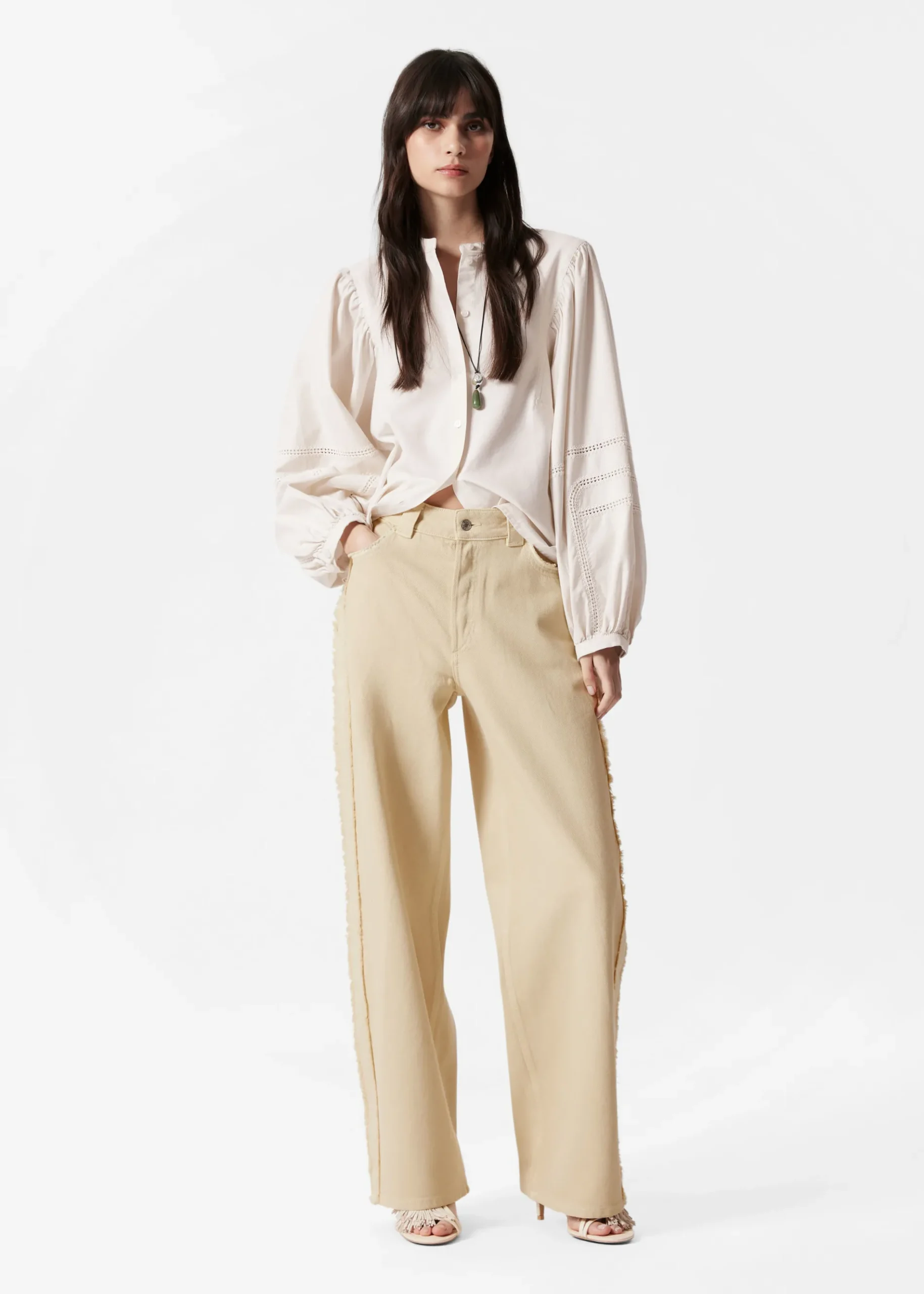 & Other Stories Jeans mit weitem Bein und Fransen