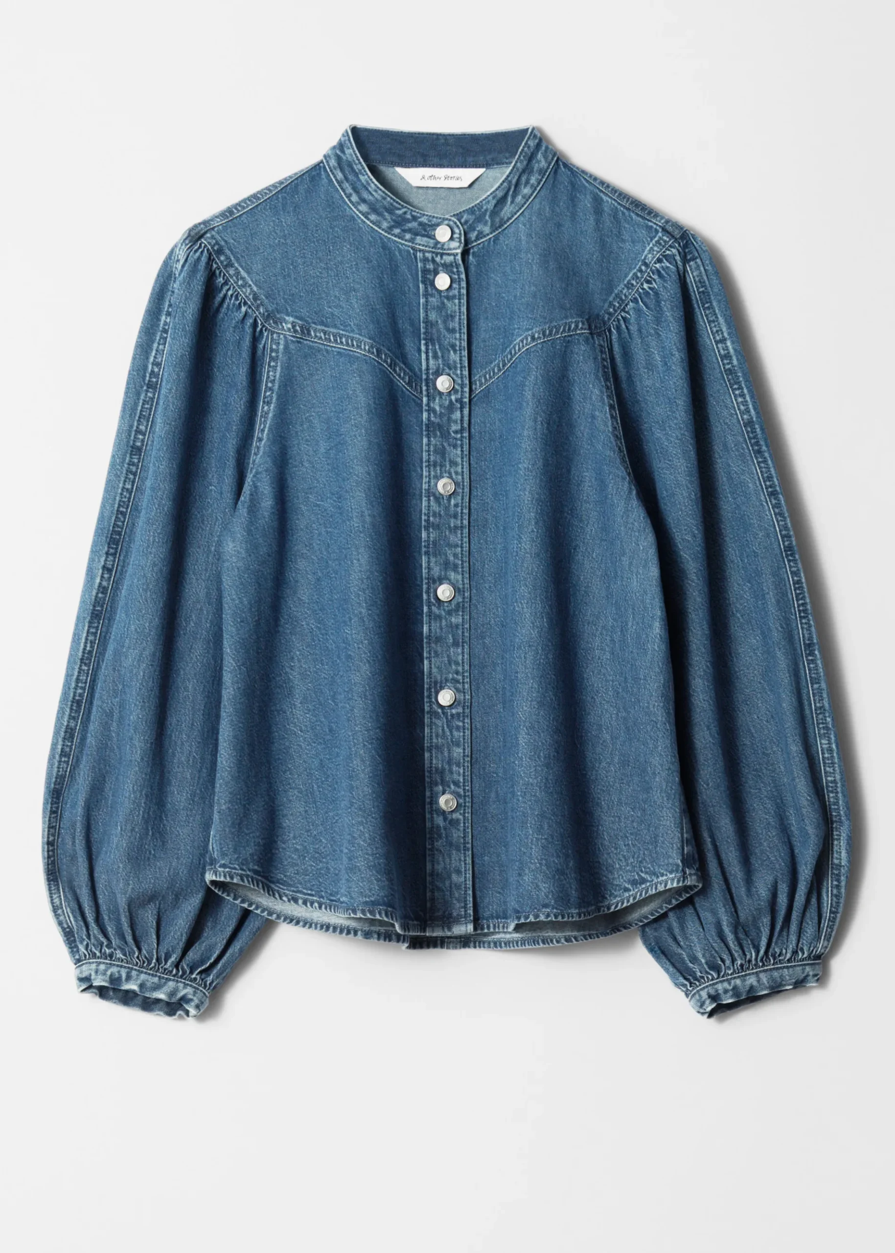 & Other Stories Jeansbluse mit Puffärmeln