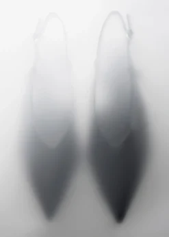 & Other Stories Klassische Lederpumps mit Fersenriemen