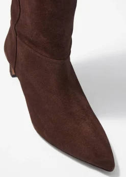 & Other Stories Kniehohe Stiefel mit spitzer Zehenpartie
