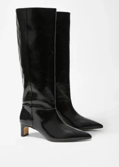 & Other Stories Kniehohe Stiefel mit spitzer Zehenpartie