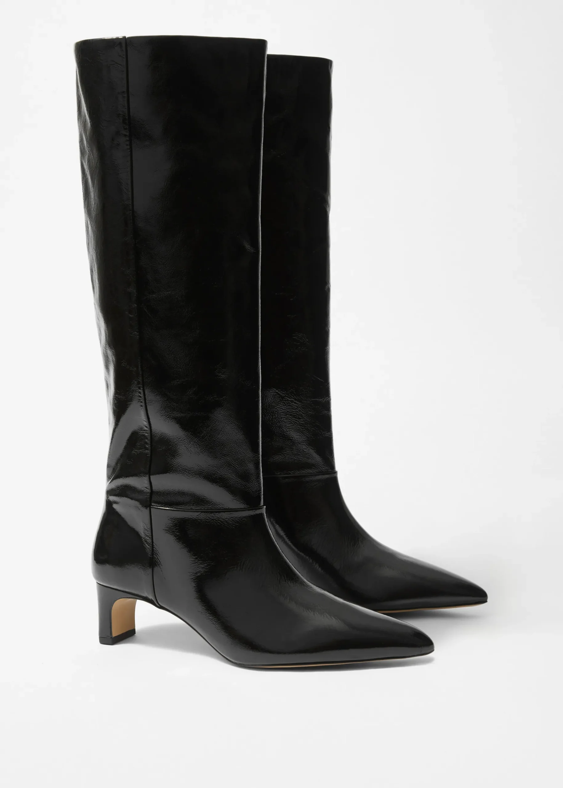 & Other Stories Kniehohe Stiefel mit spitzer Zehenpartie