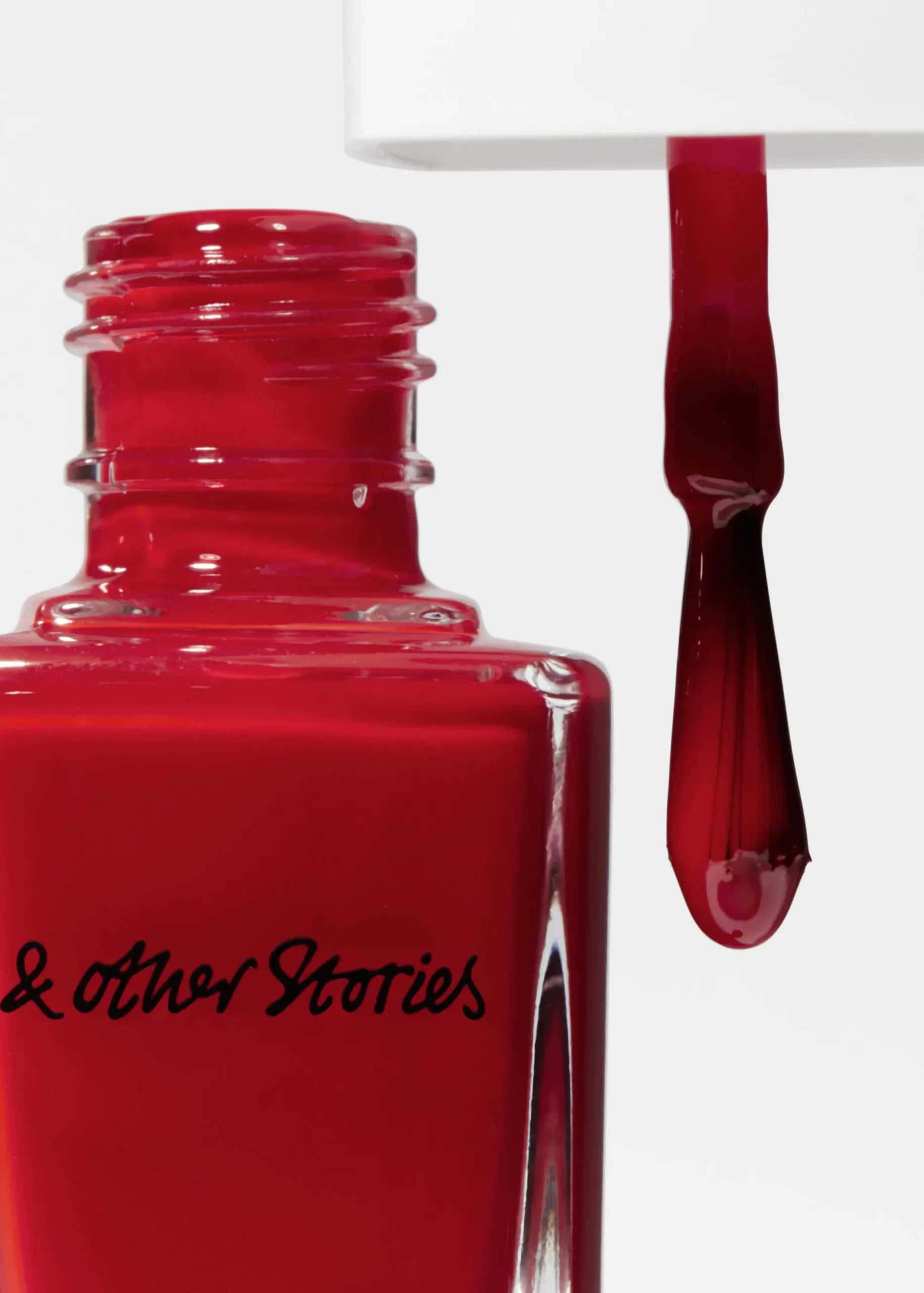 & Other Stories Lava Red Nagellack