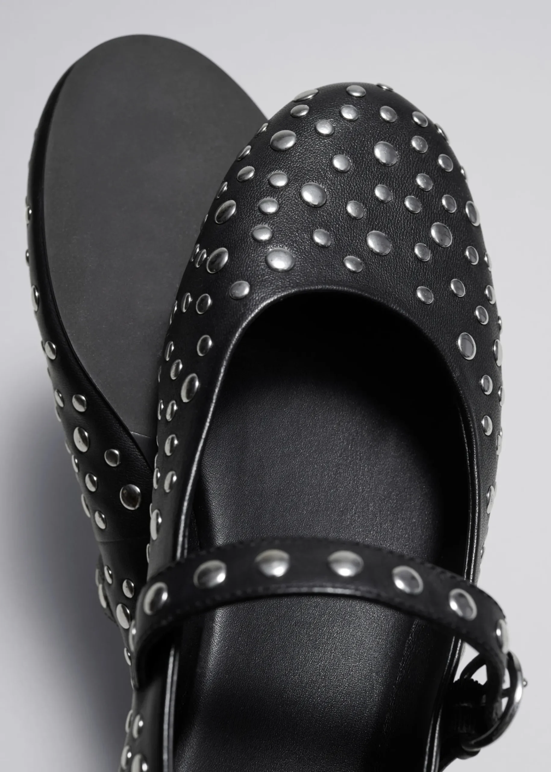 & Other Stories Lederballerinas mit Nieten
