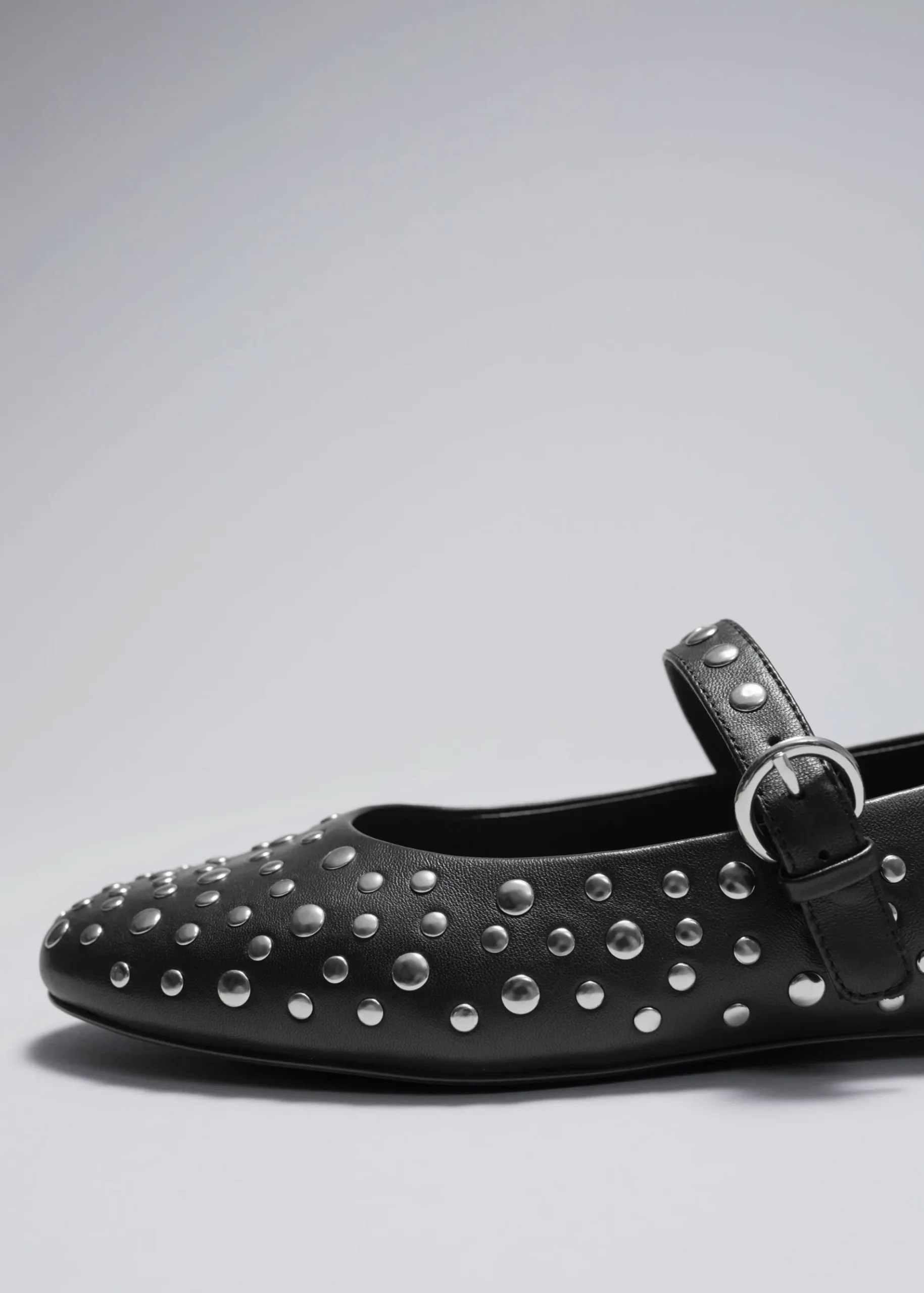 & Other Stories Lederballerinas mit Nieten