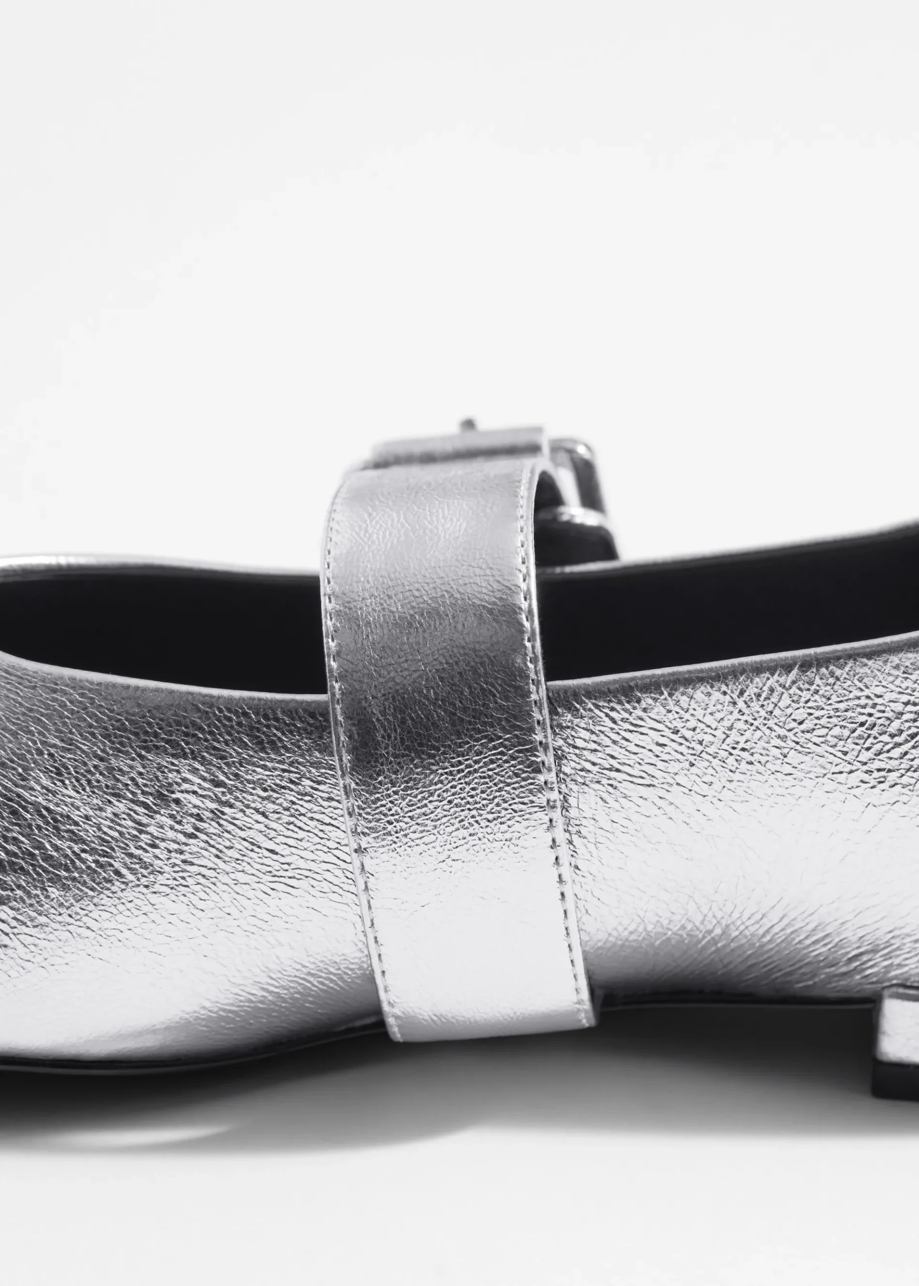 & Other Stories Leder-Ballerinas mit Schnalle