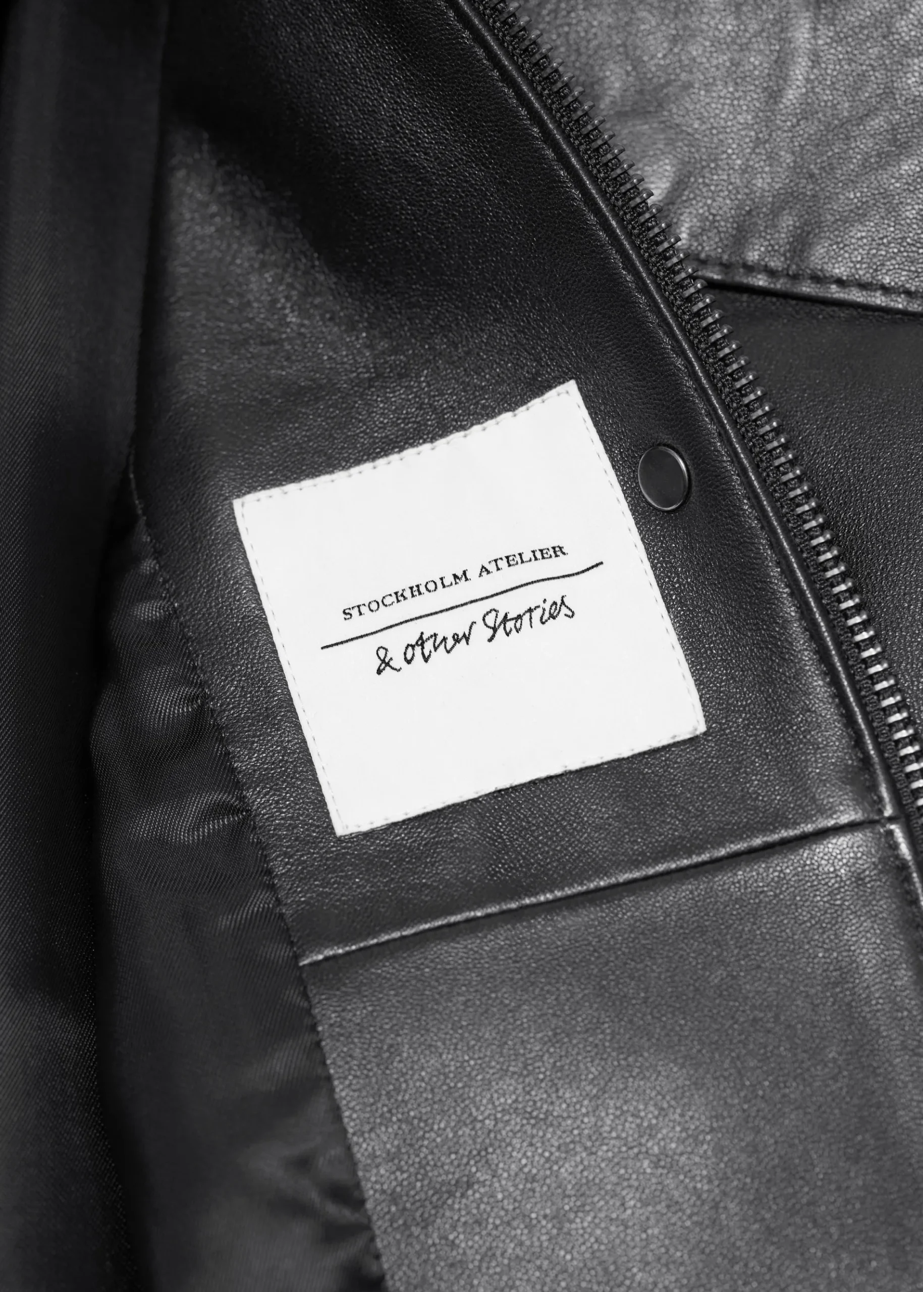 & Other Stories Lederjacke mit Pattentaschen