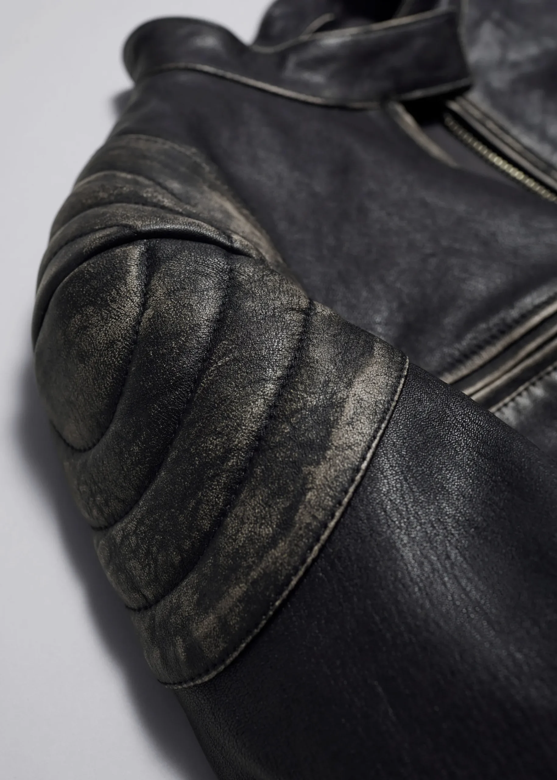 & Other Stories Lederjacke mit Steppnähten