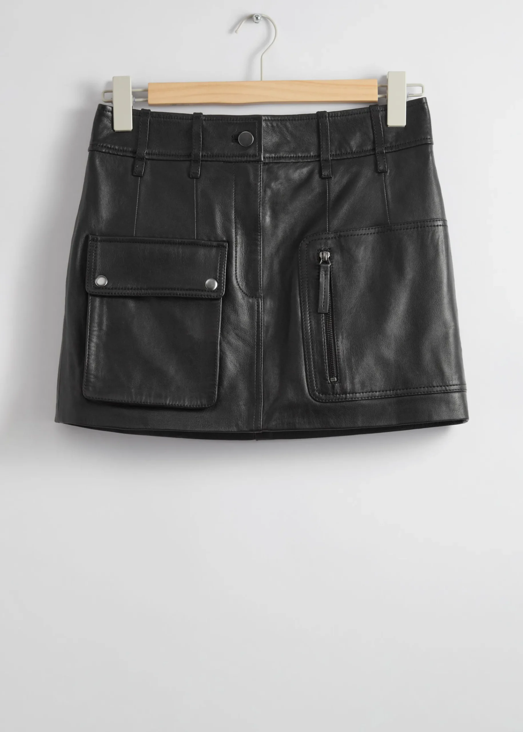 & Other Stories Leder-Minirock im Utility-Stil