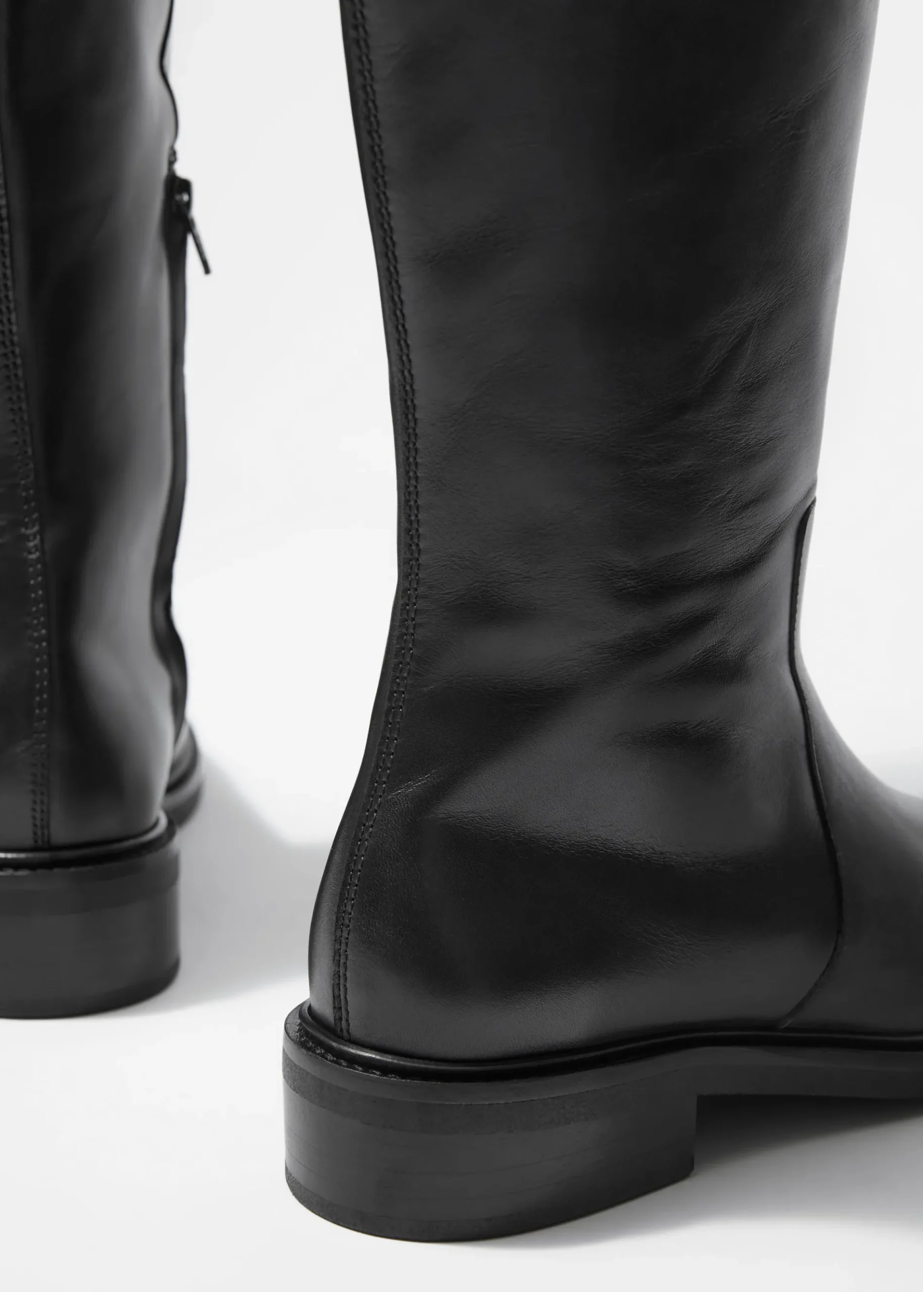 & Other Stories Lederstiefel im Reiterstil