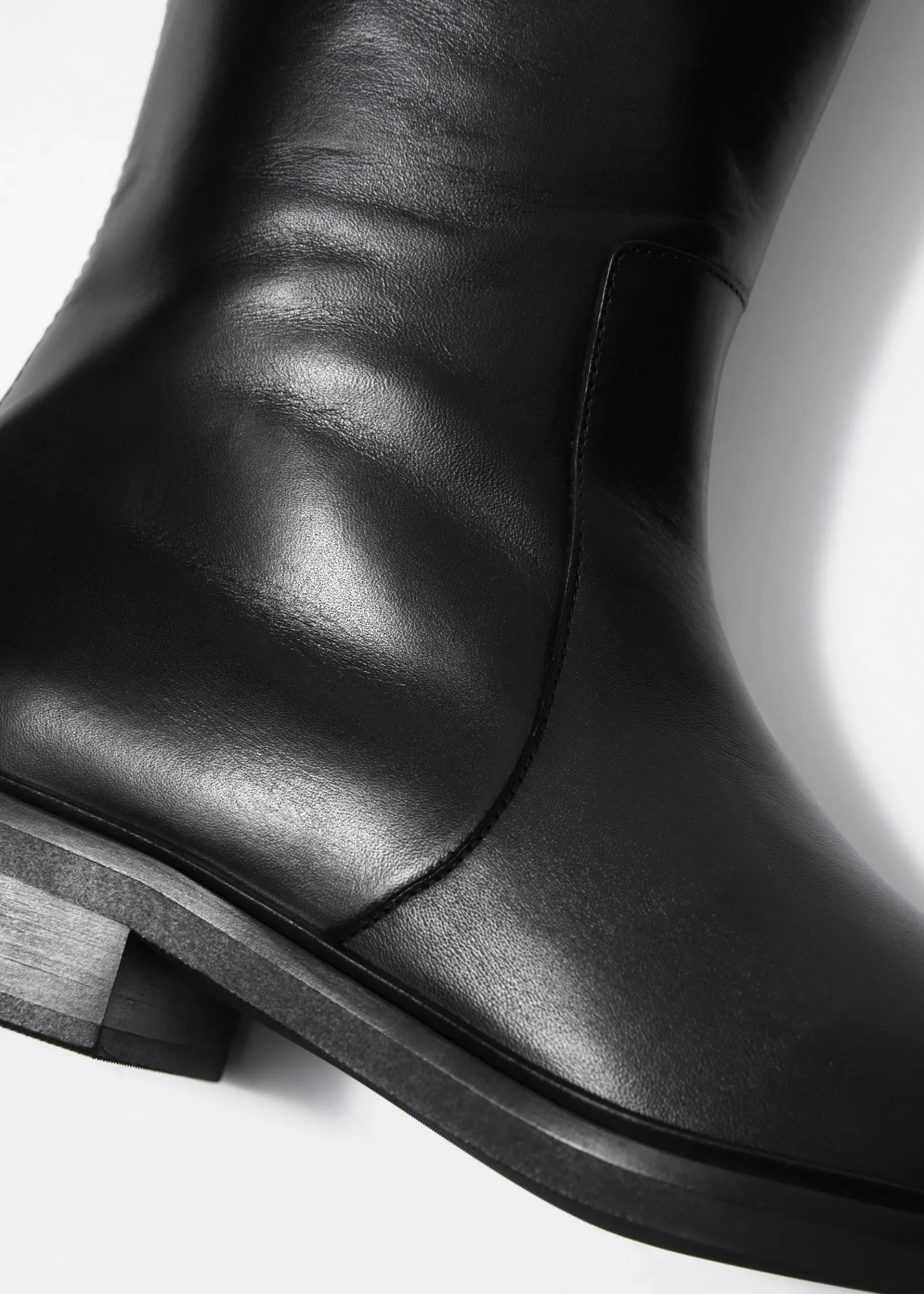 & Other Stories Lederstiefel im Reiterstil