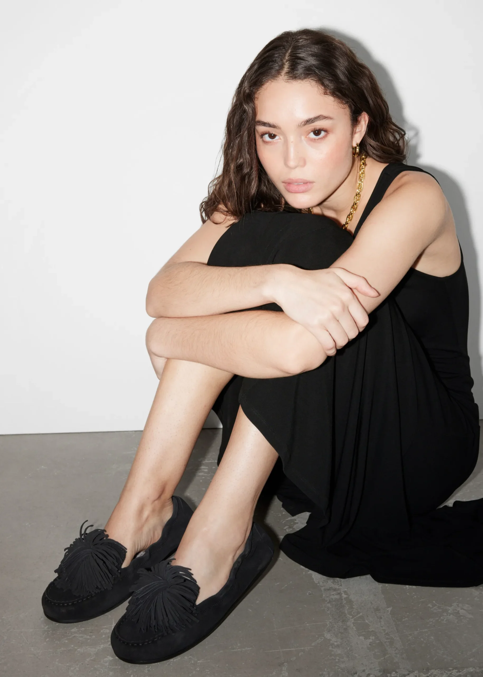 & Other Stories Loafer aus Veloursleder mit Bommel