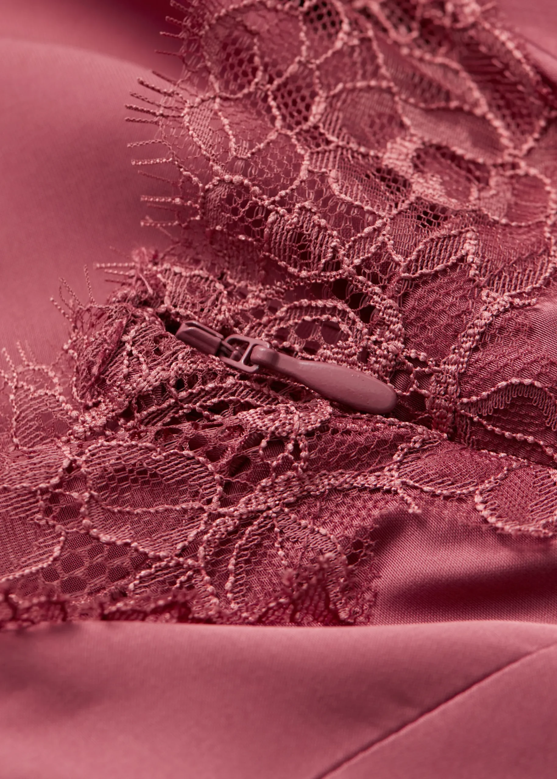 & Other Stories Midi-Trägerkleid aus Satin