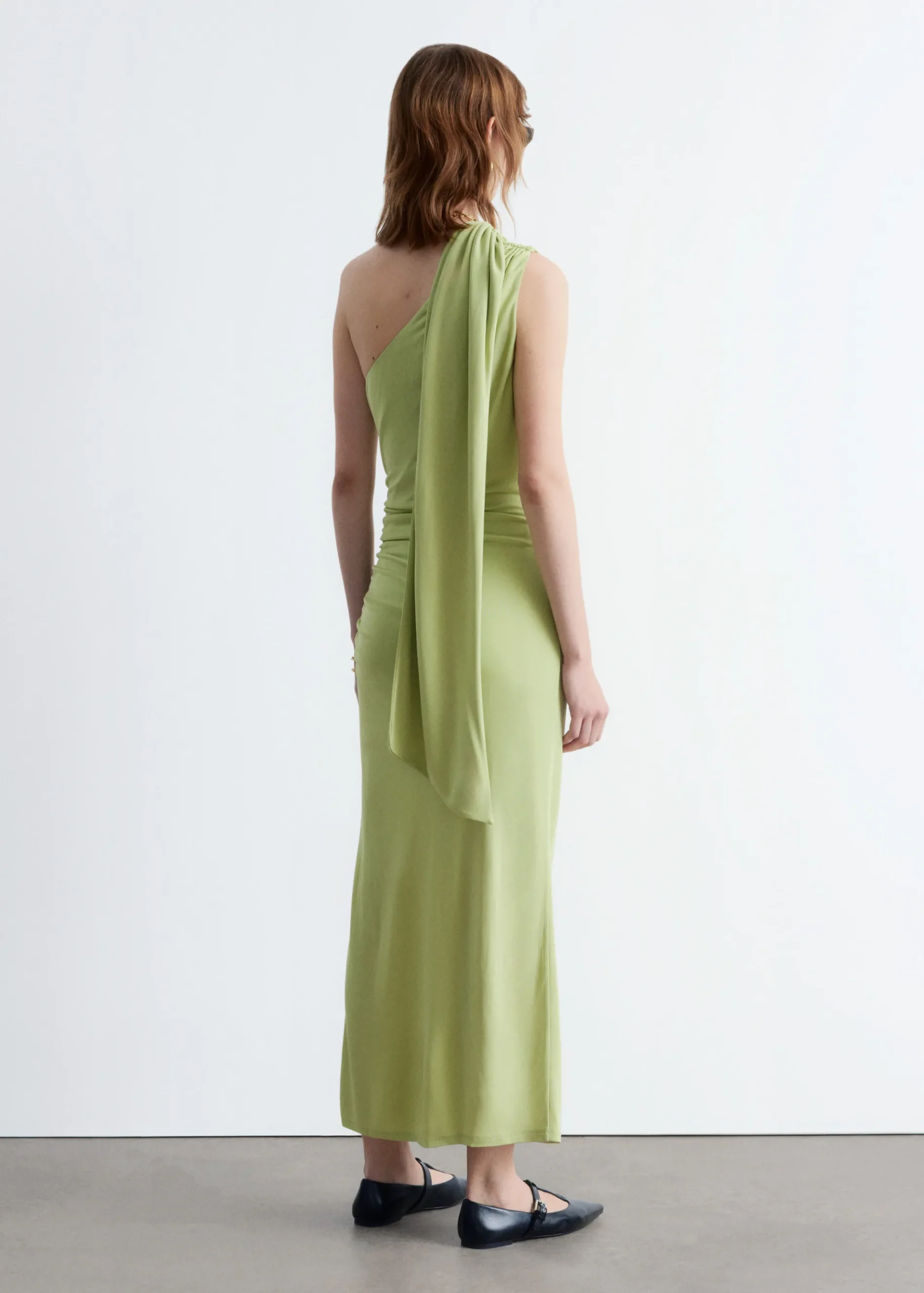 & Other Stories One-Shoulder-Midikleid mit Schal