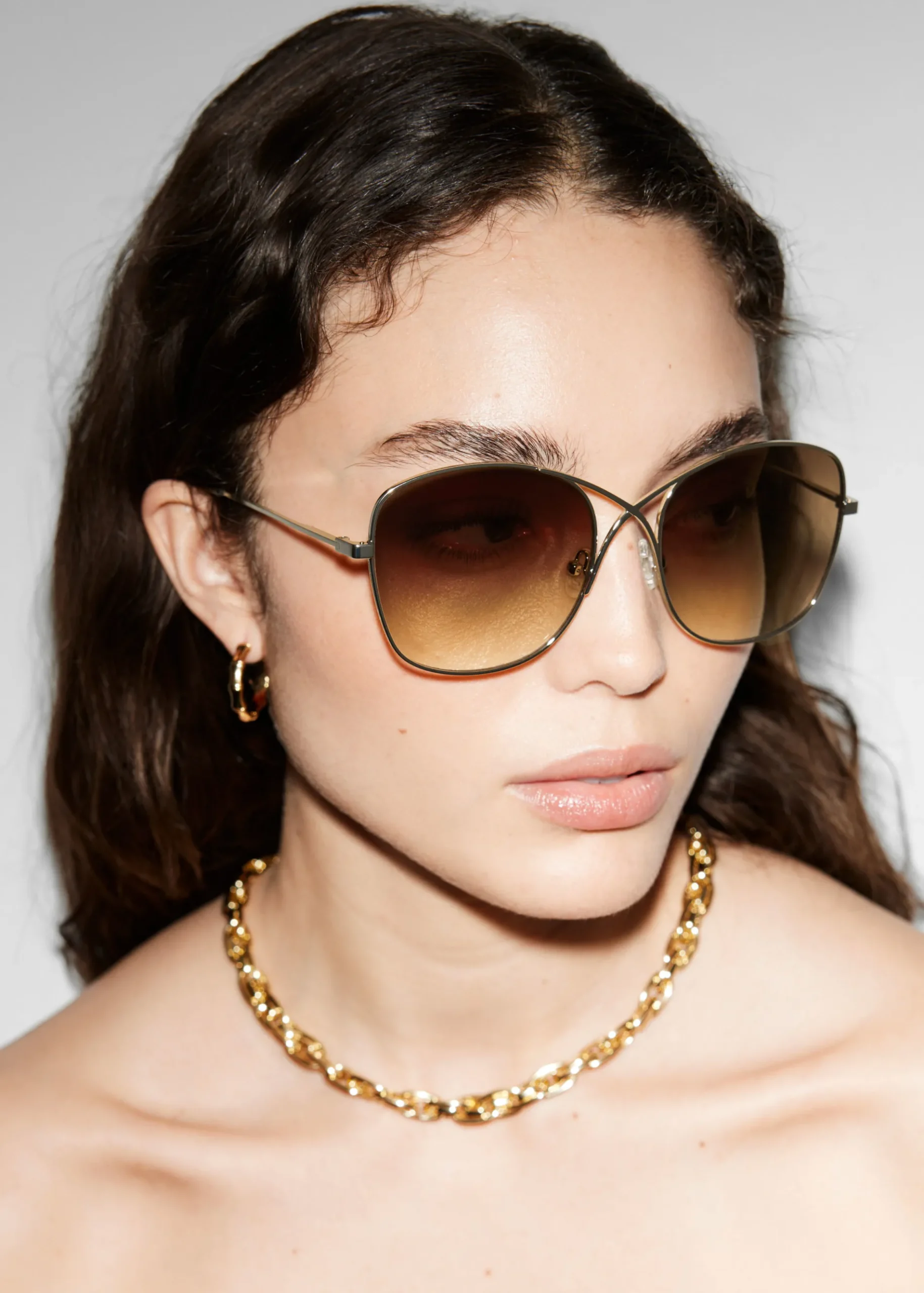 & Other Stories Oversized-Sonnenbrille mit überkreuztem Rahmen