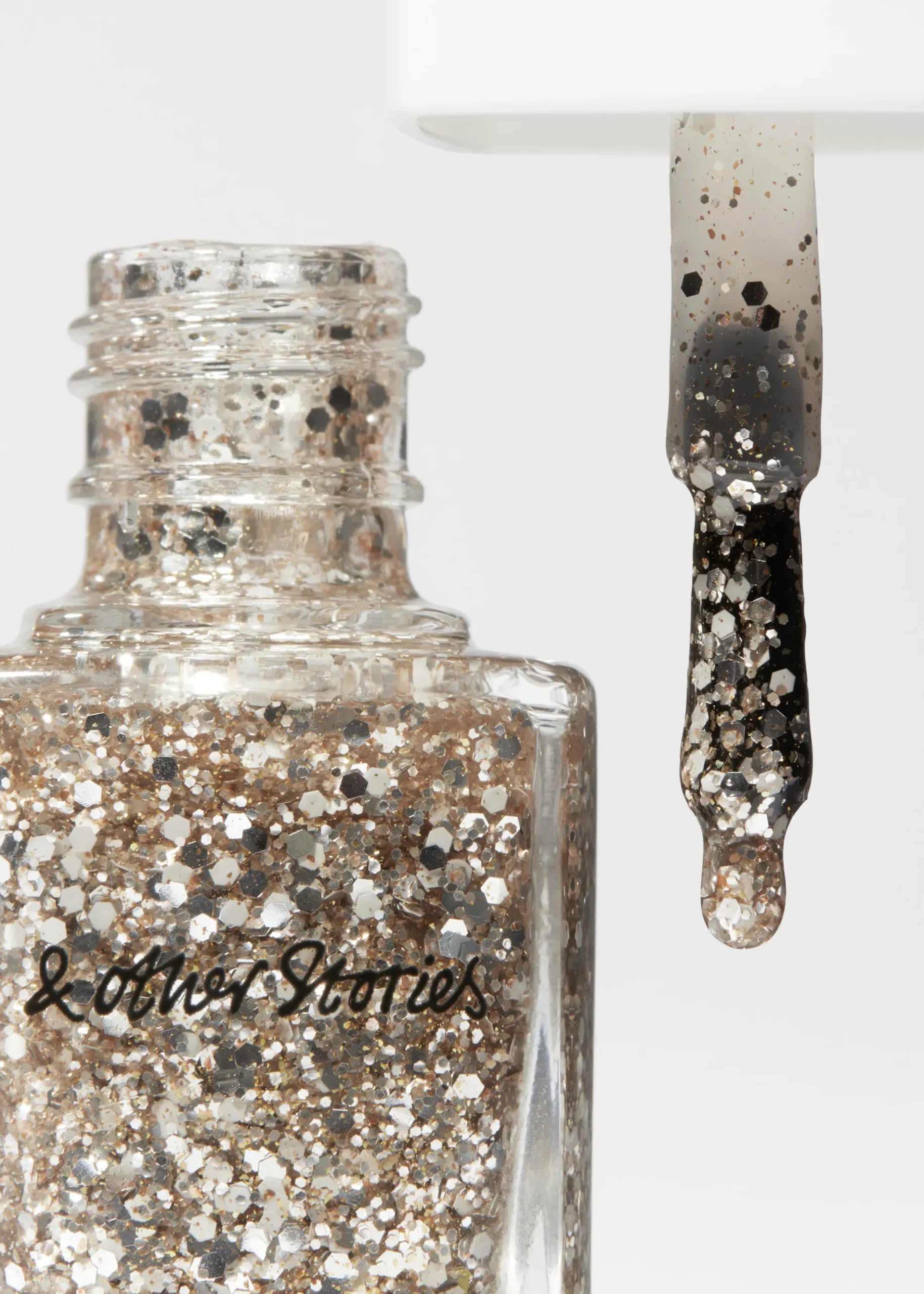 & Other Stories Platinum Veil Nagellack